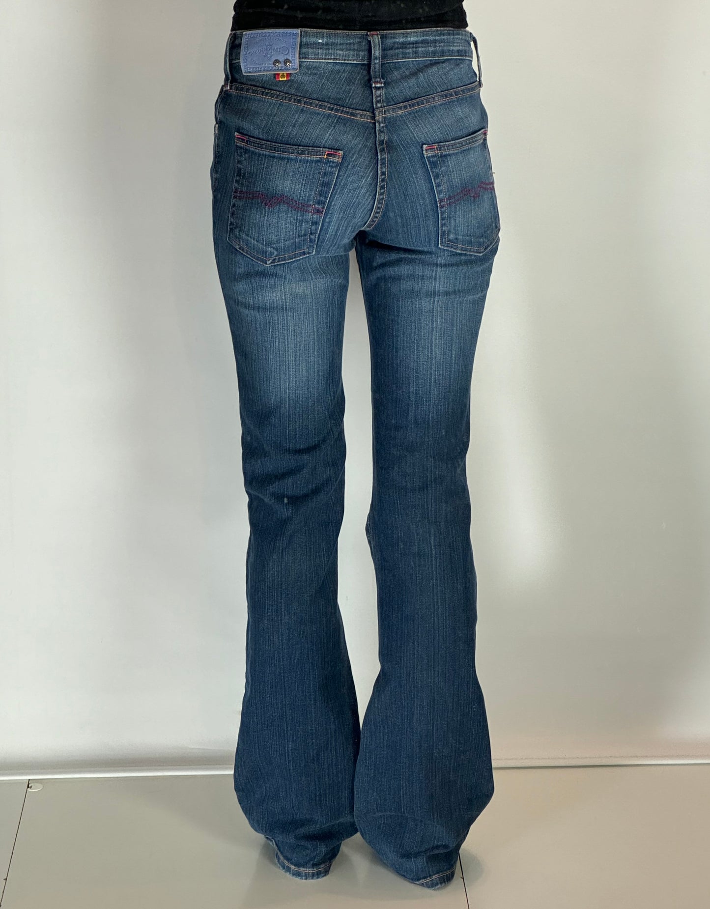 Utsvängda jeans stl: S