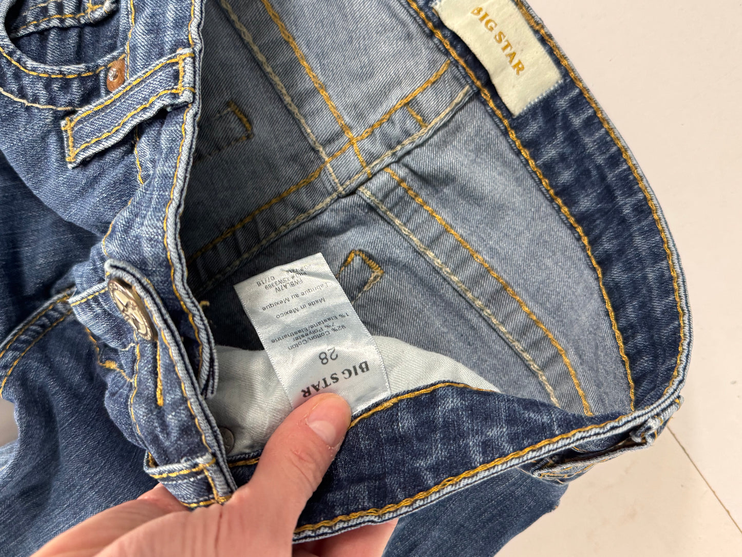 Utsvängda jeans stl: S