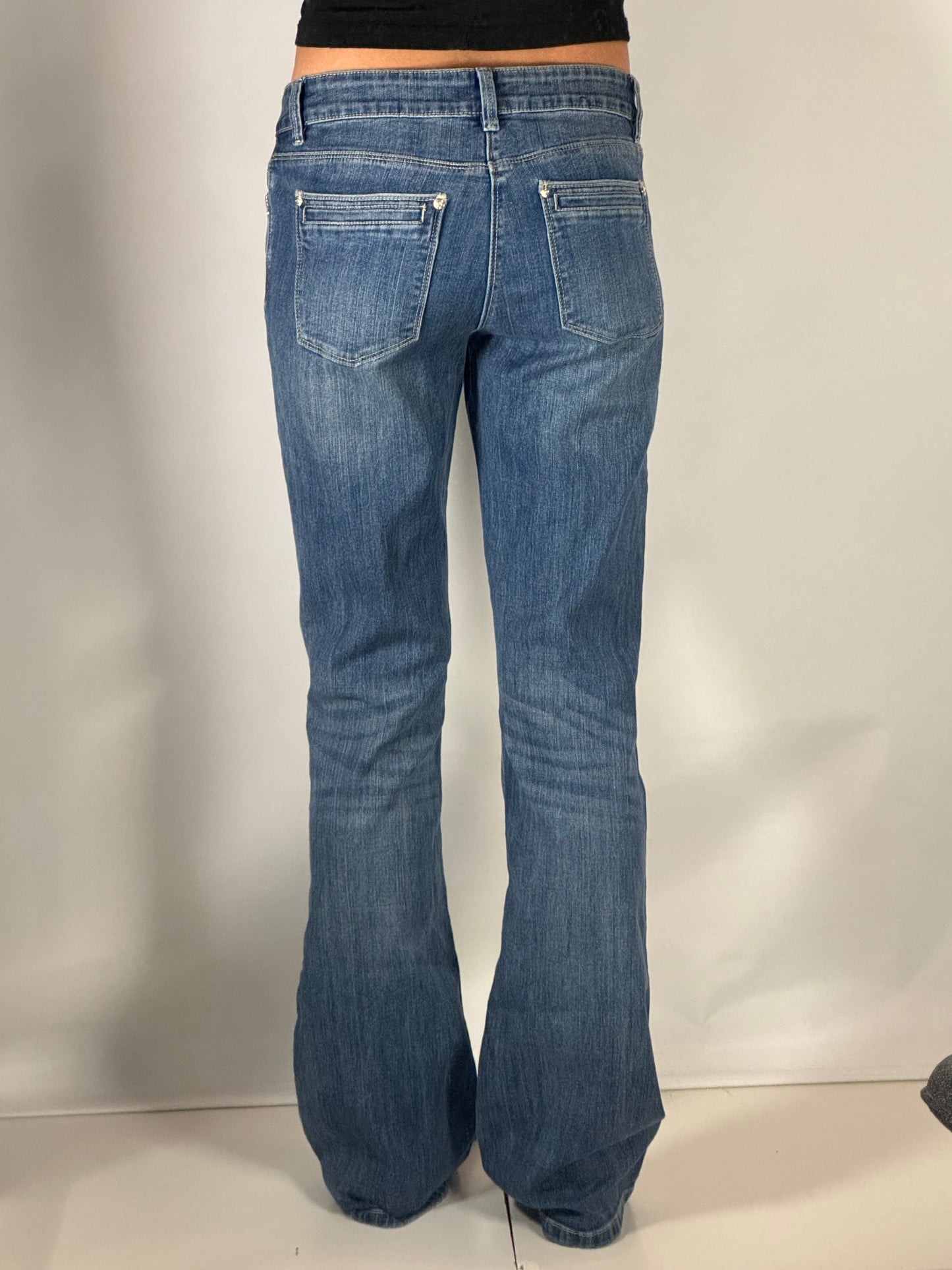 Utsvängda jeans stl: S