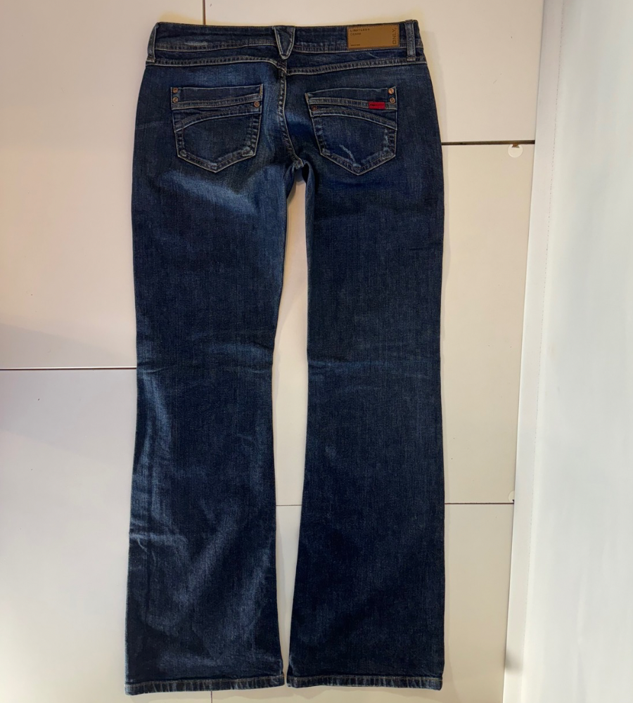 Lågmidjade jeans–stl: M