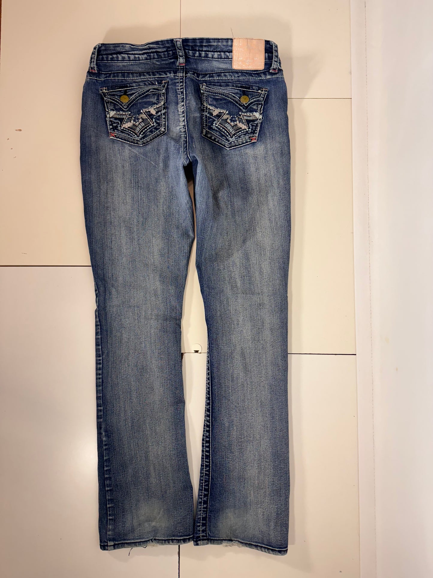 Utsvängda jeans stl: M