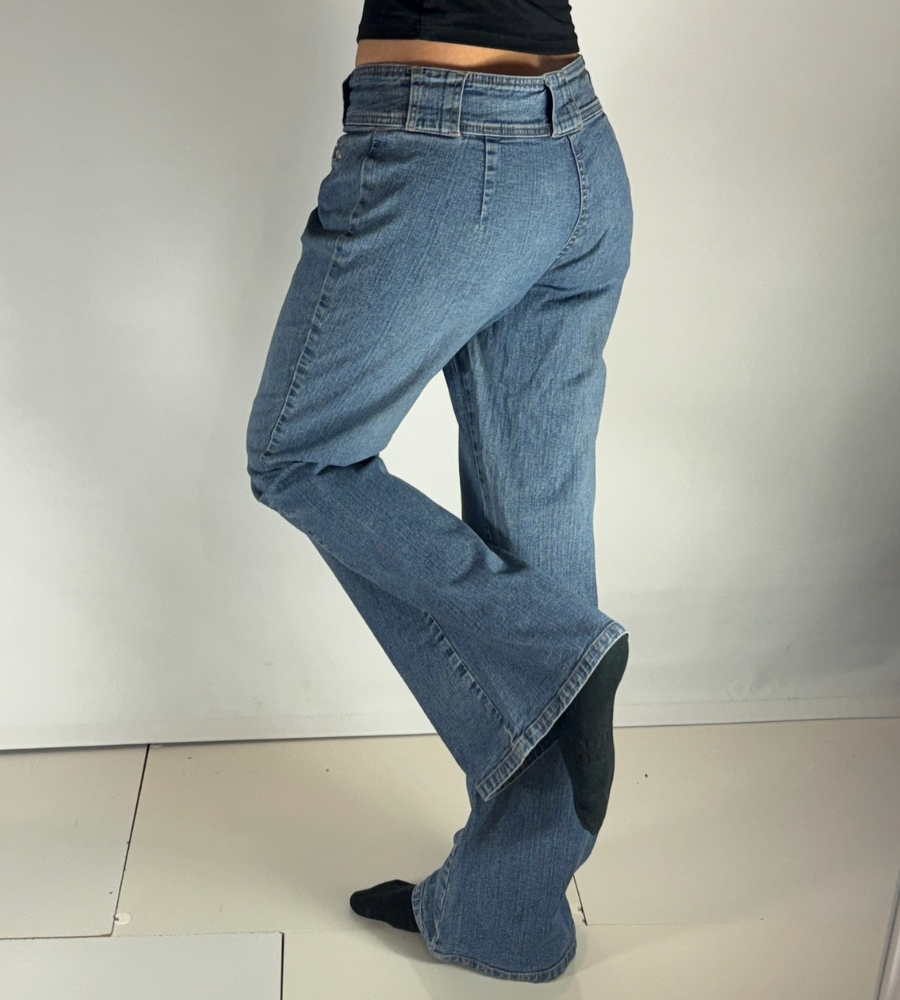 Utsvängda jeans stl: M
