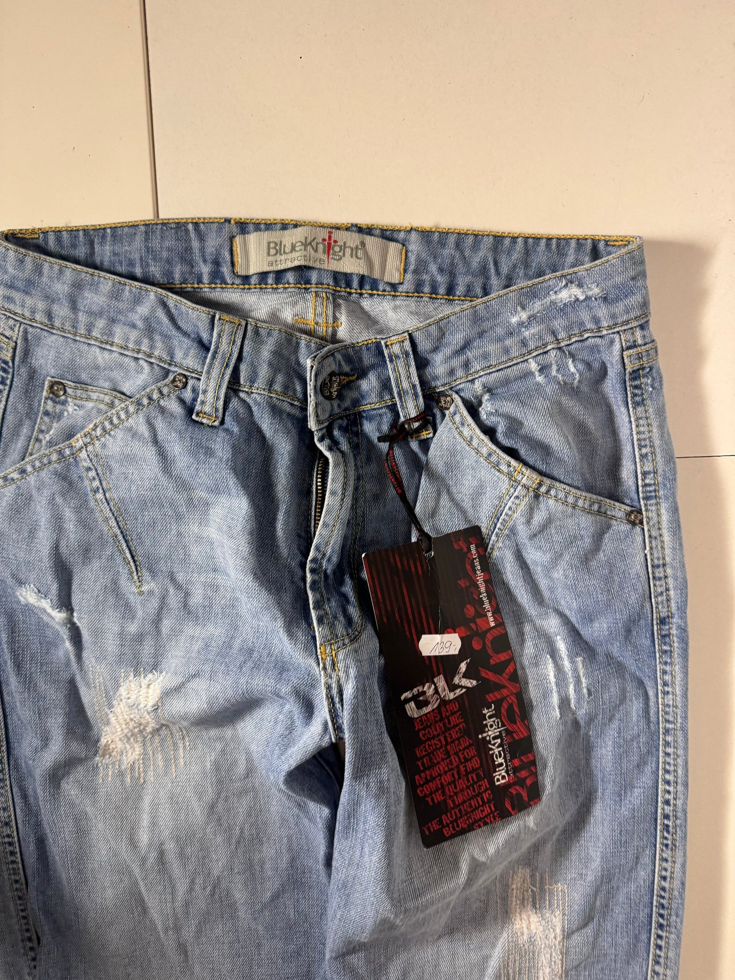 Utsvängda jeans stl: M