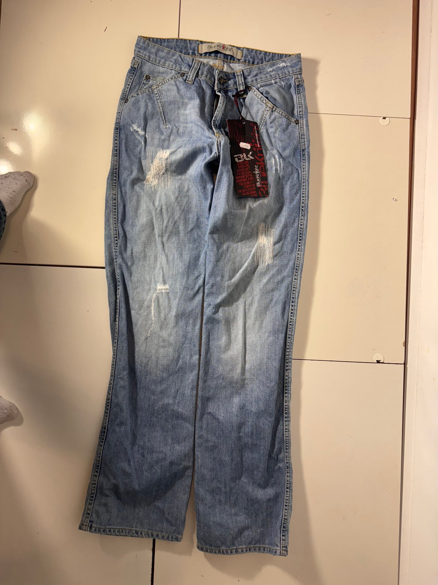 Utsvängda jeans stl: M