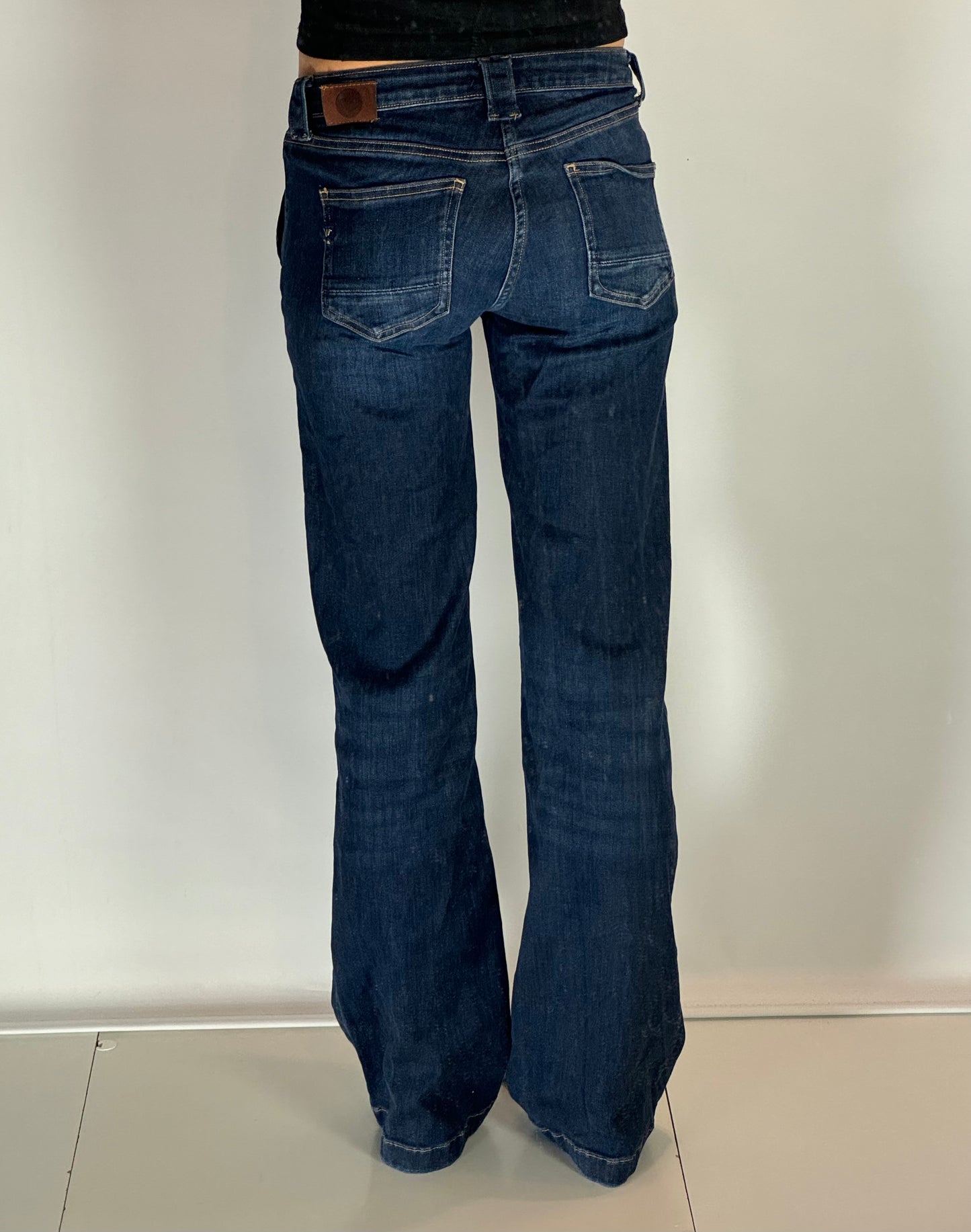 Utsvängda jeans stl: XS