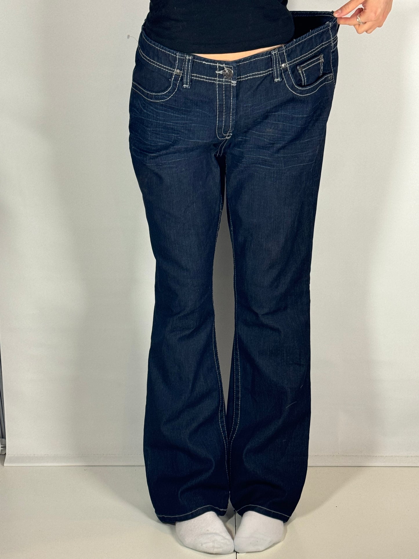 Utsvängda jeans stl: L