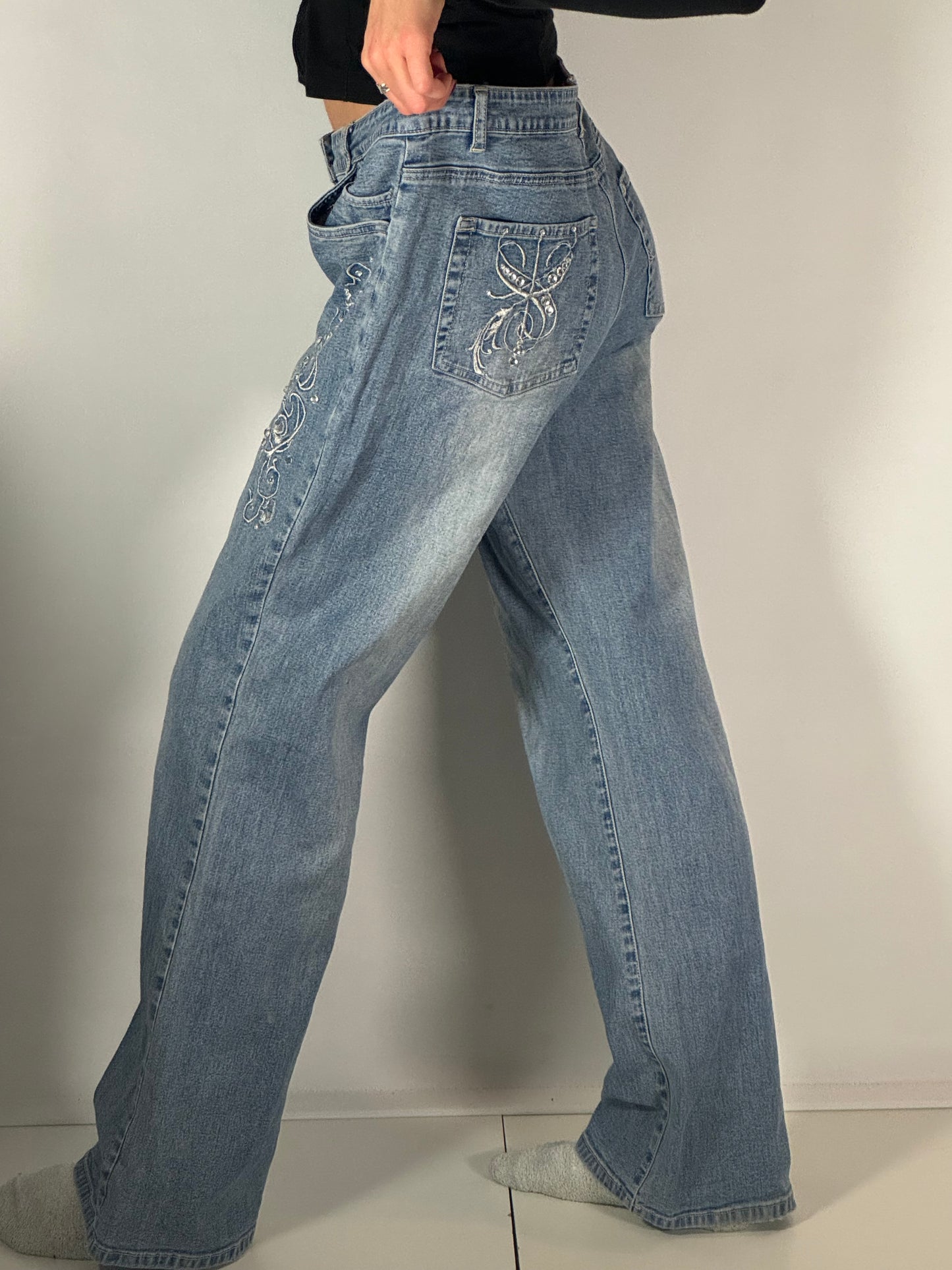 Utsvängda jeans stl: L