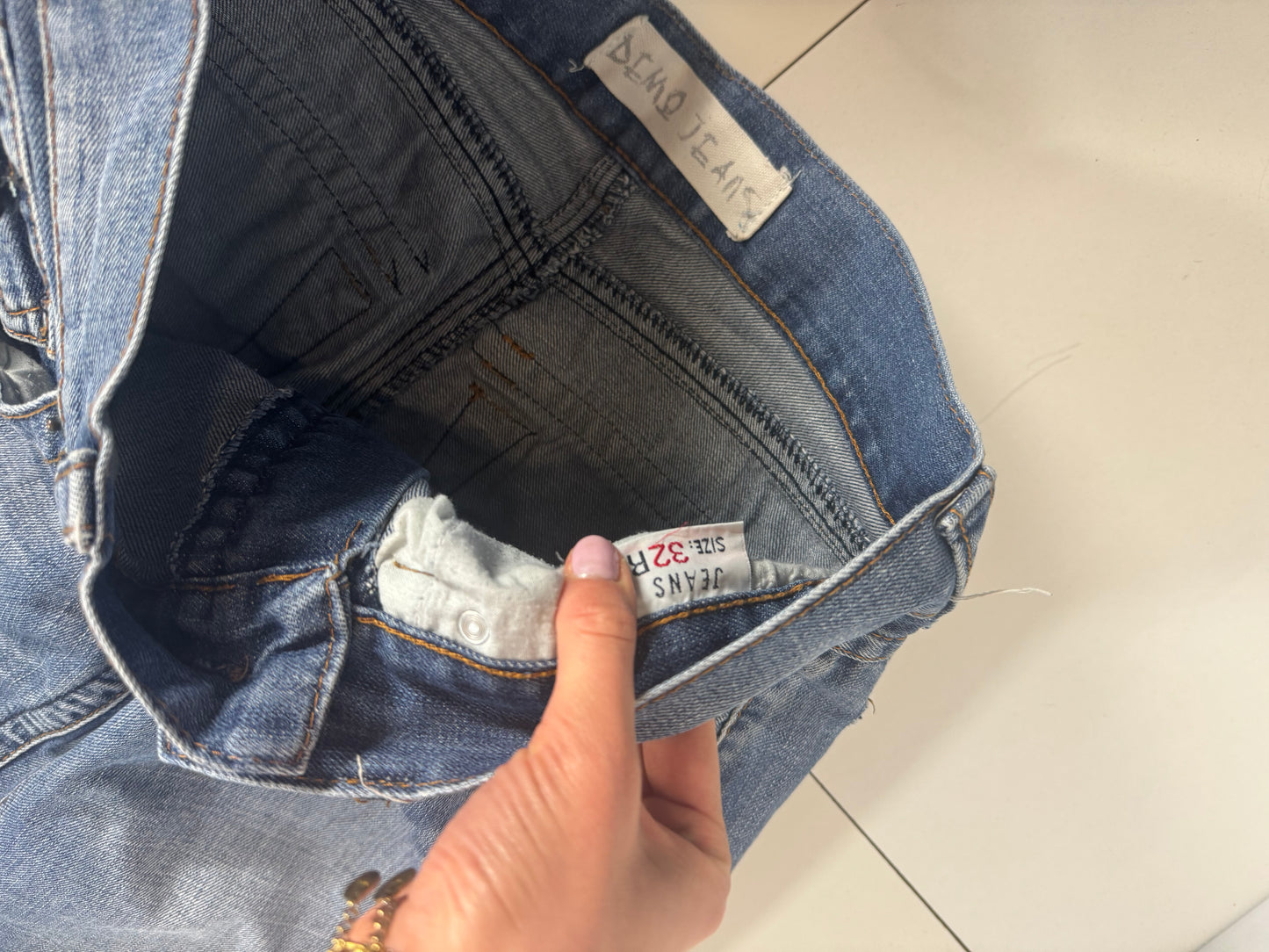 Utsvängda jeans stl: S/M