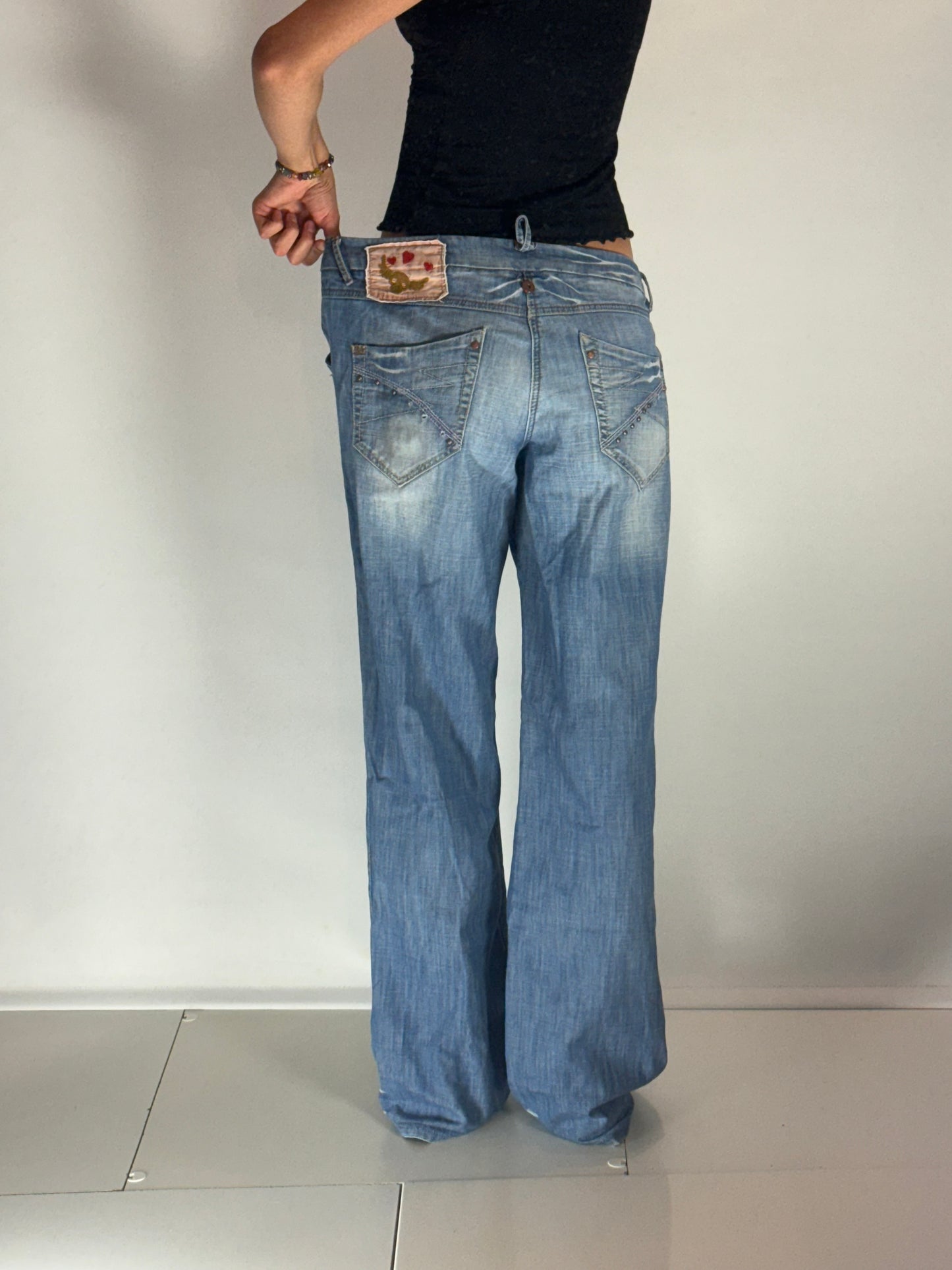 Lågmidjade jeans–stl: M