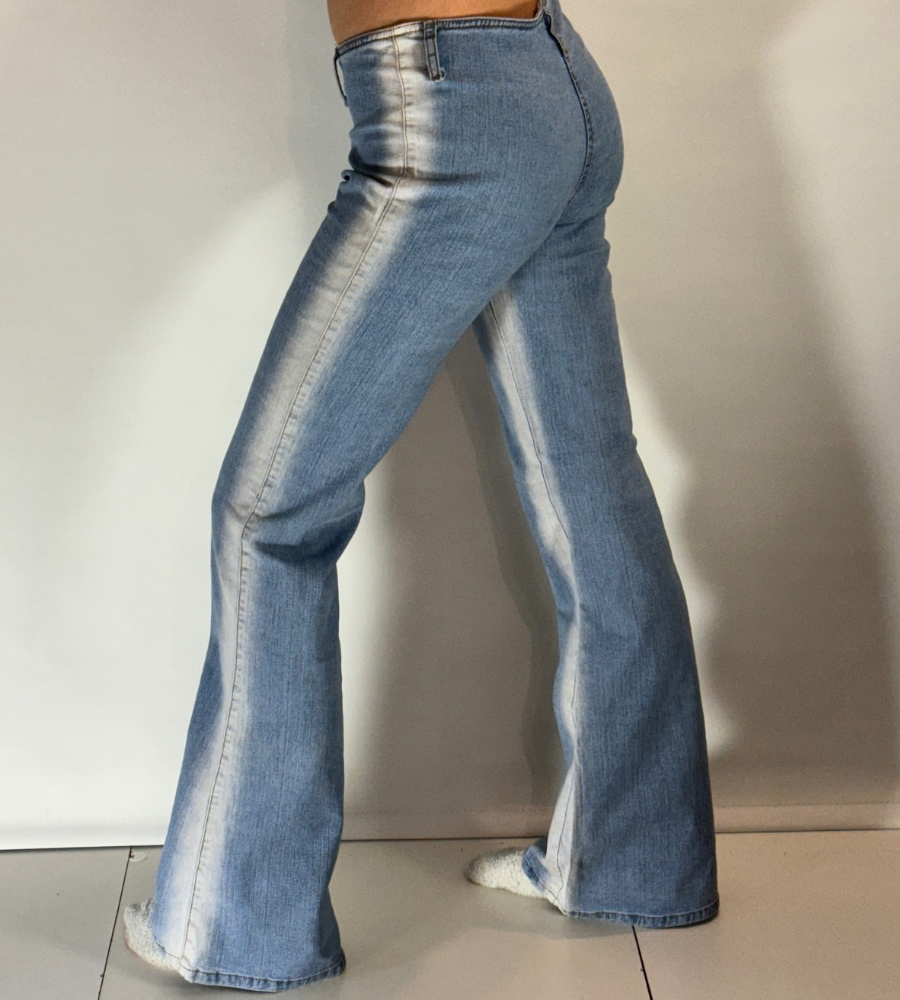 Utsvängda jeans–stl: S
