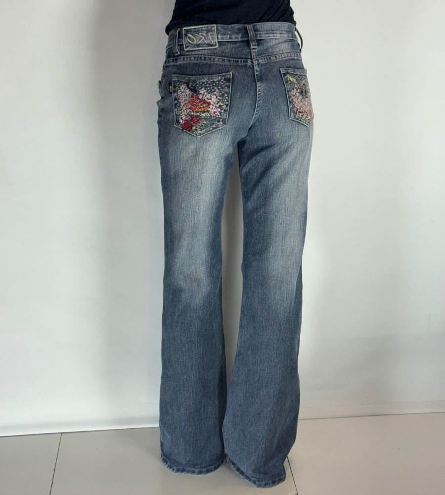 Utsvängda jeans–stl: S