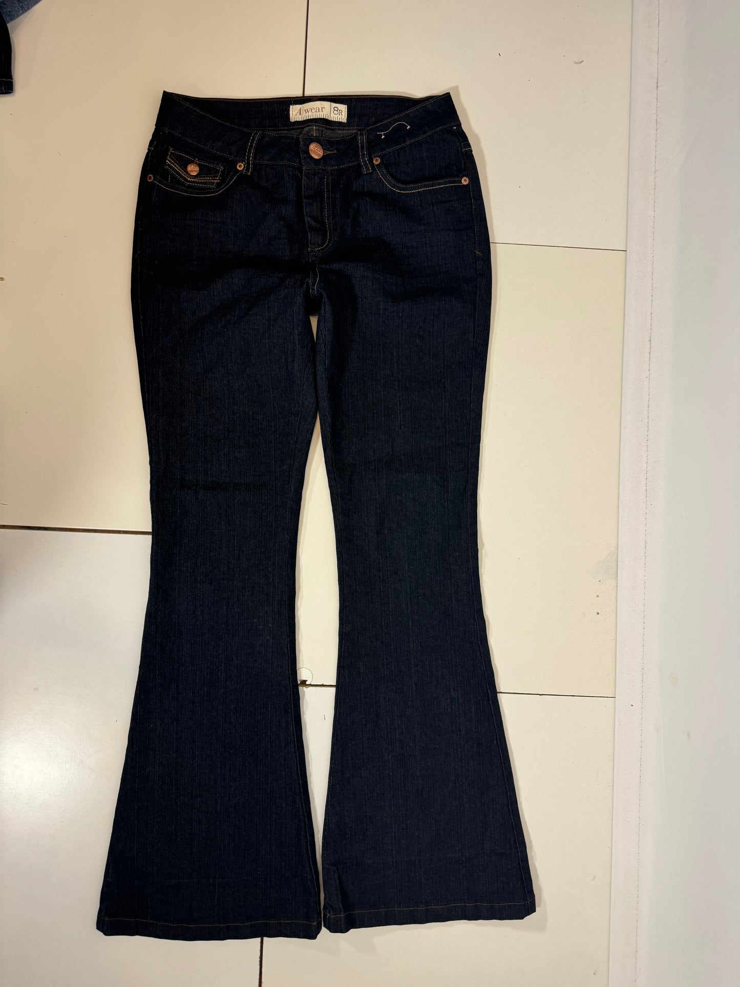 Utsvängda jeans stl: S
