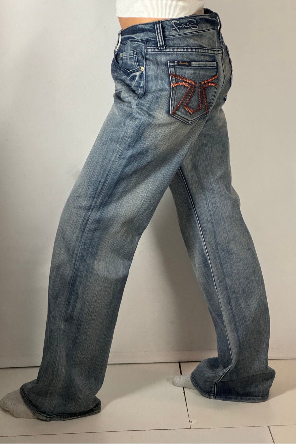 Utsvängda jeans stl: S