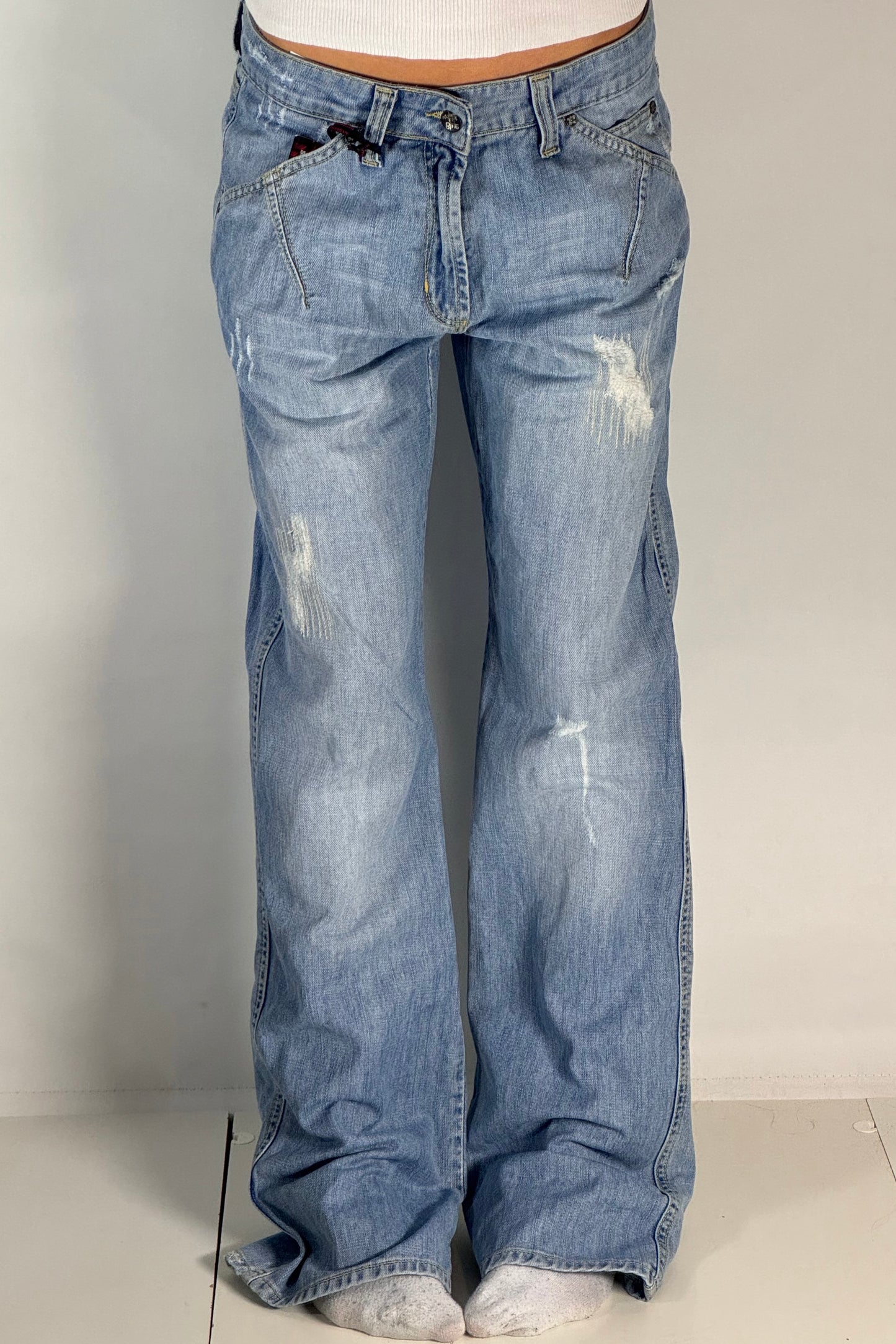 Utsvängda jeans stl: M