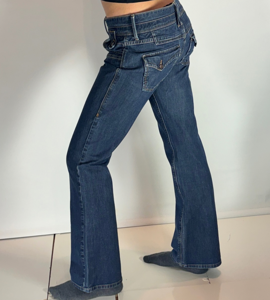 Utsvängda jeans–stl: S