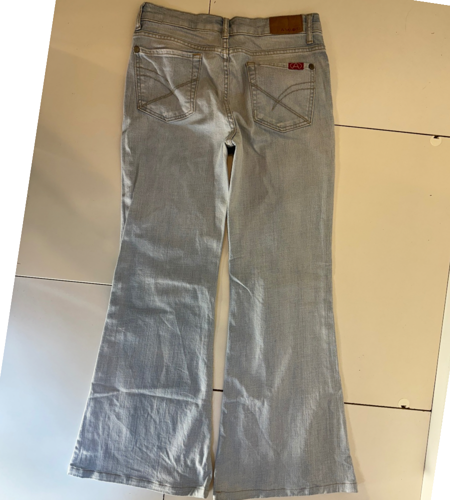 Utsvängda jeans–stl: S