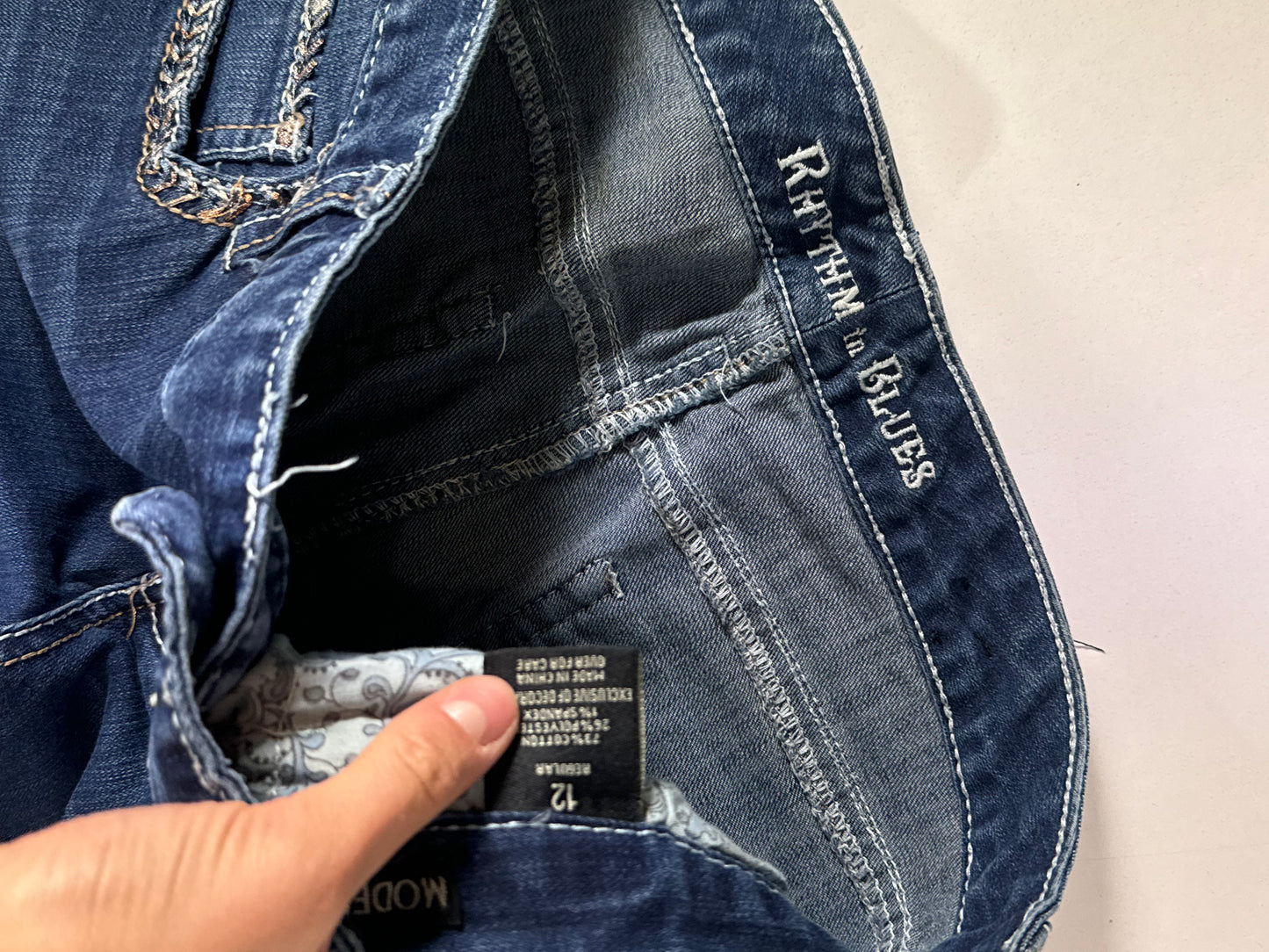 Utsvängda jeans stl: L