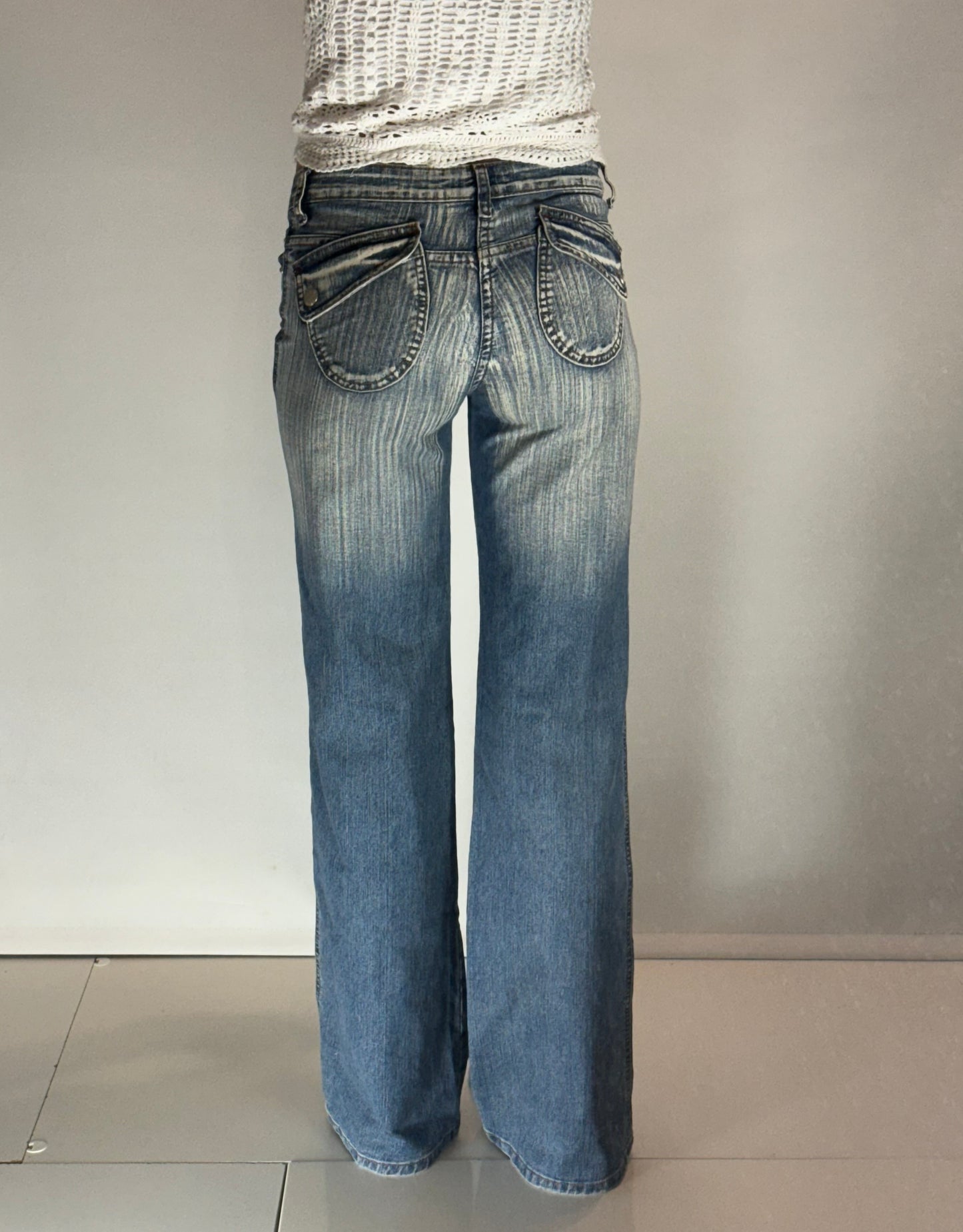 Utsvängda jeans–stl: XS