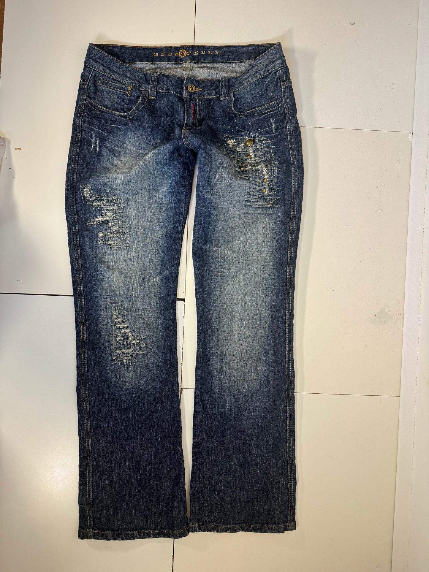 Utsvängda jeans stl: M