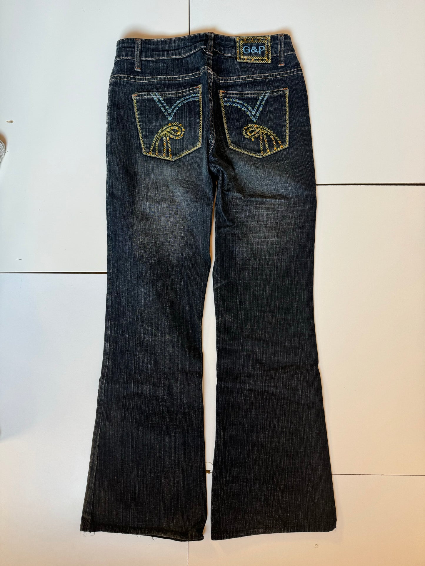 Utvsvängda jeans stl: XS