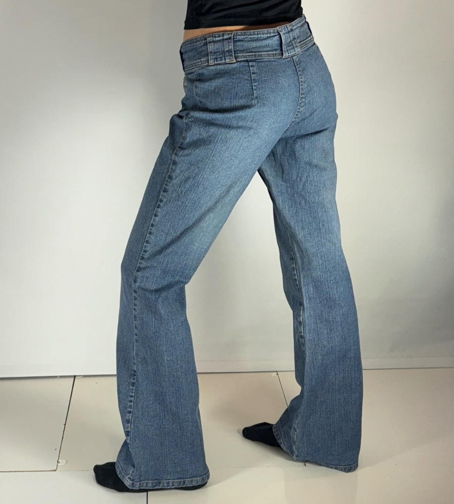 Utsvängda jeans stl: M