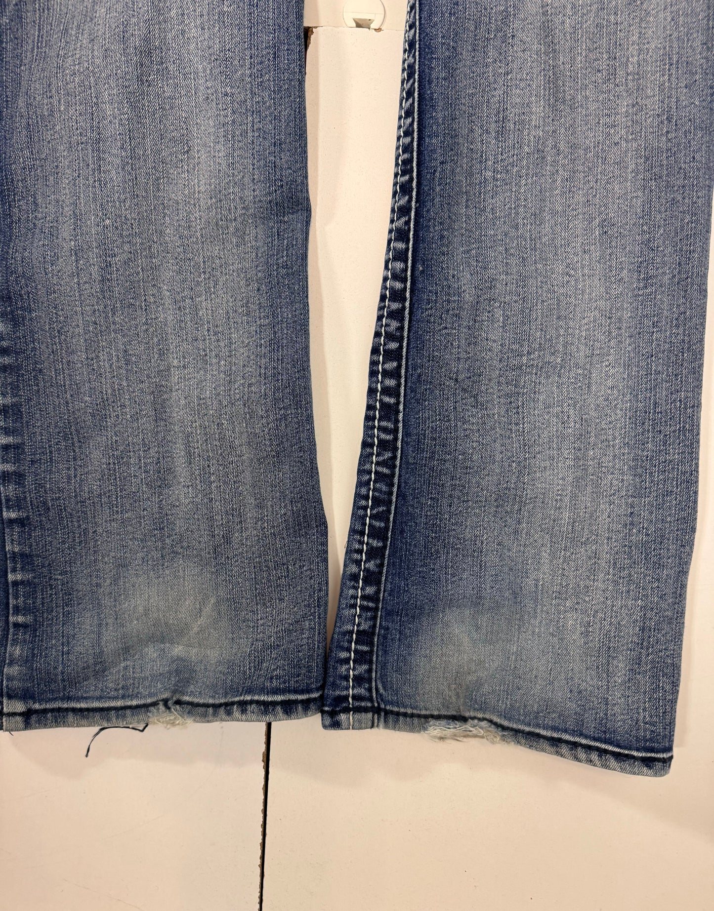 Utsvängda jeans stl: M