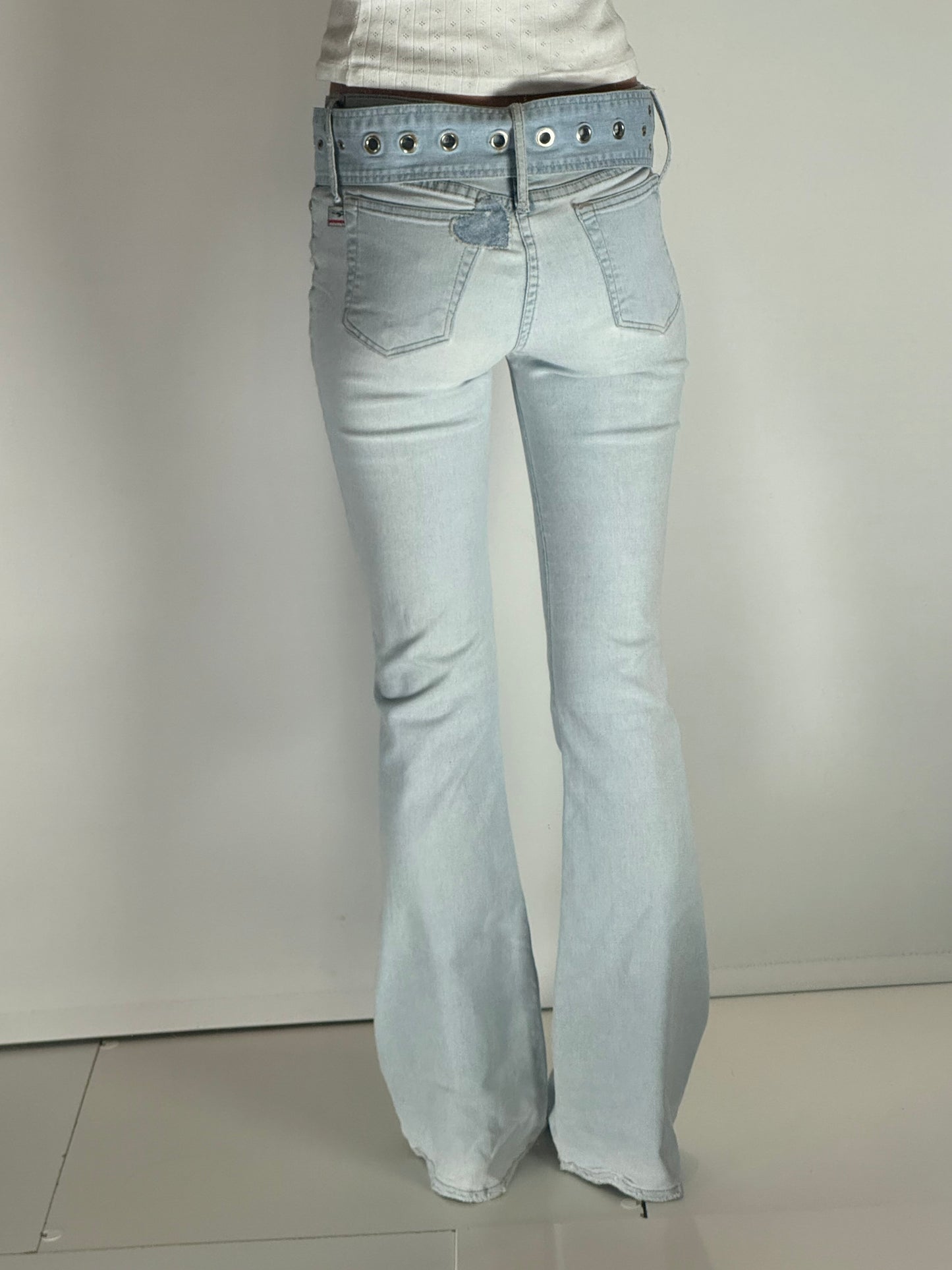 Utsvängda jeans stl: XS/S