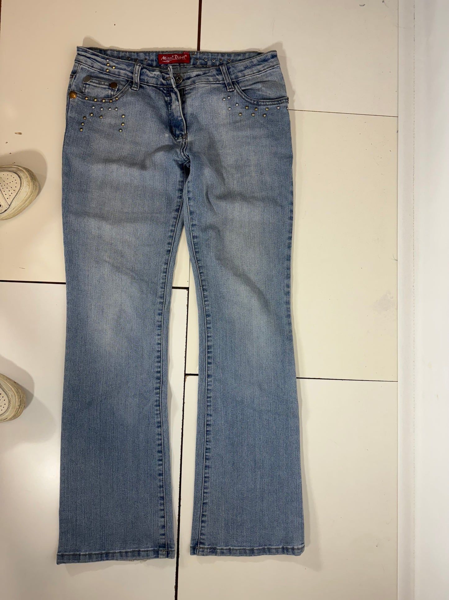 Utsvängda jeans stl: M