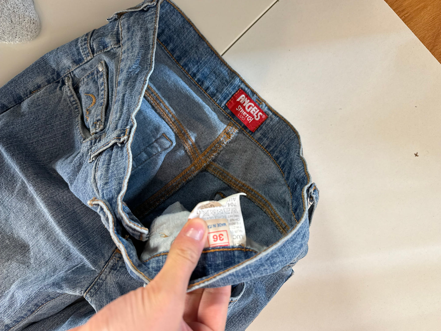Utsvängda jeans stl: S