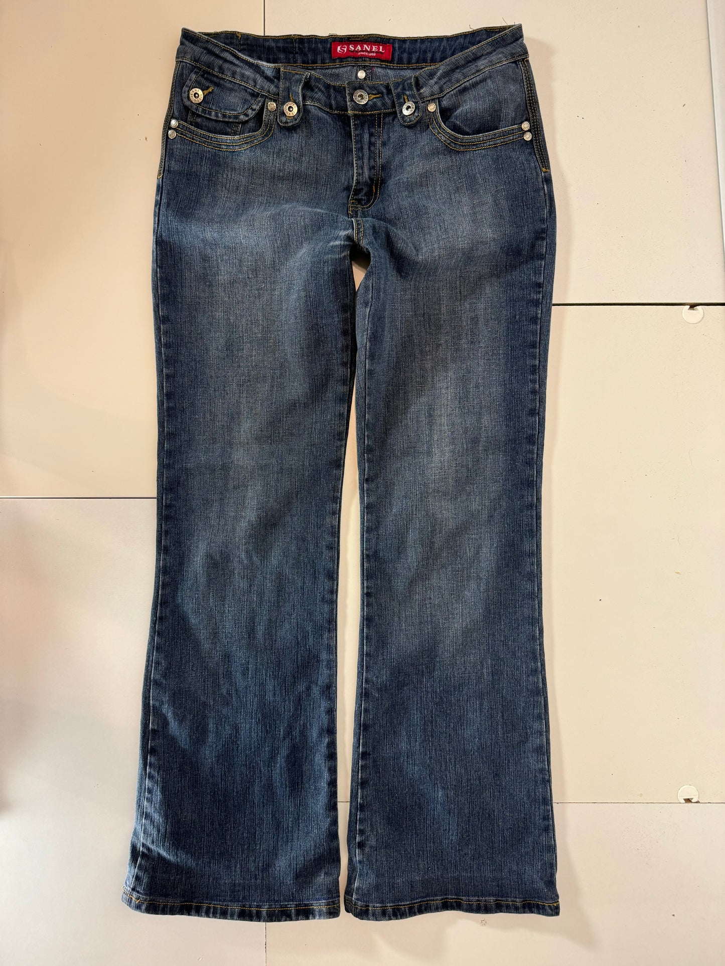 Utsvängda jeans stl: M