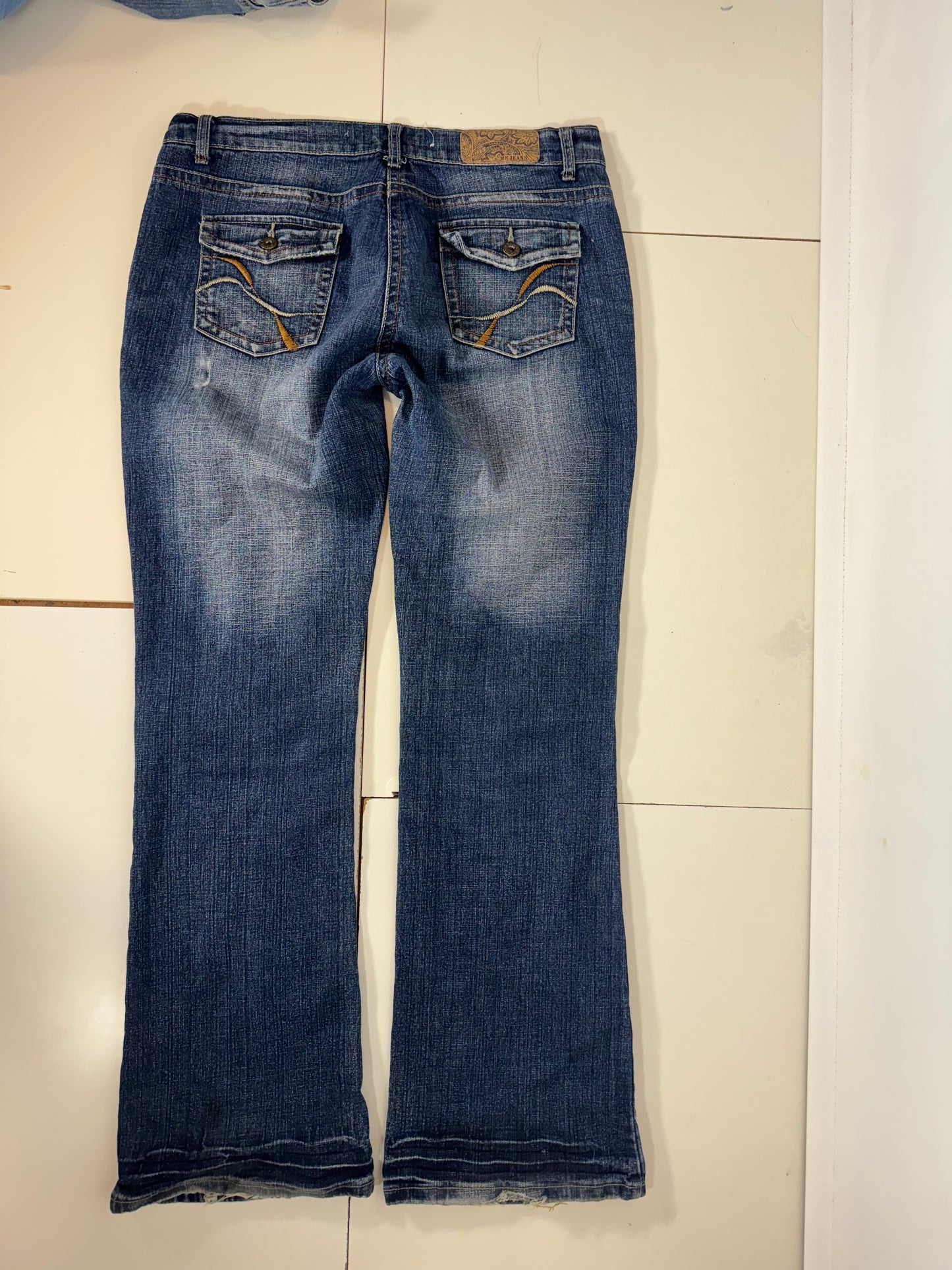 Utsvängda jeans stl: L
