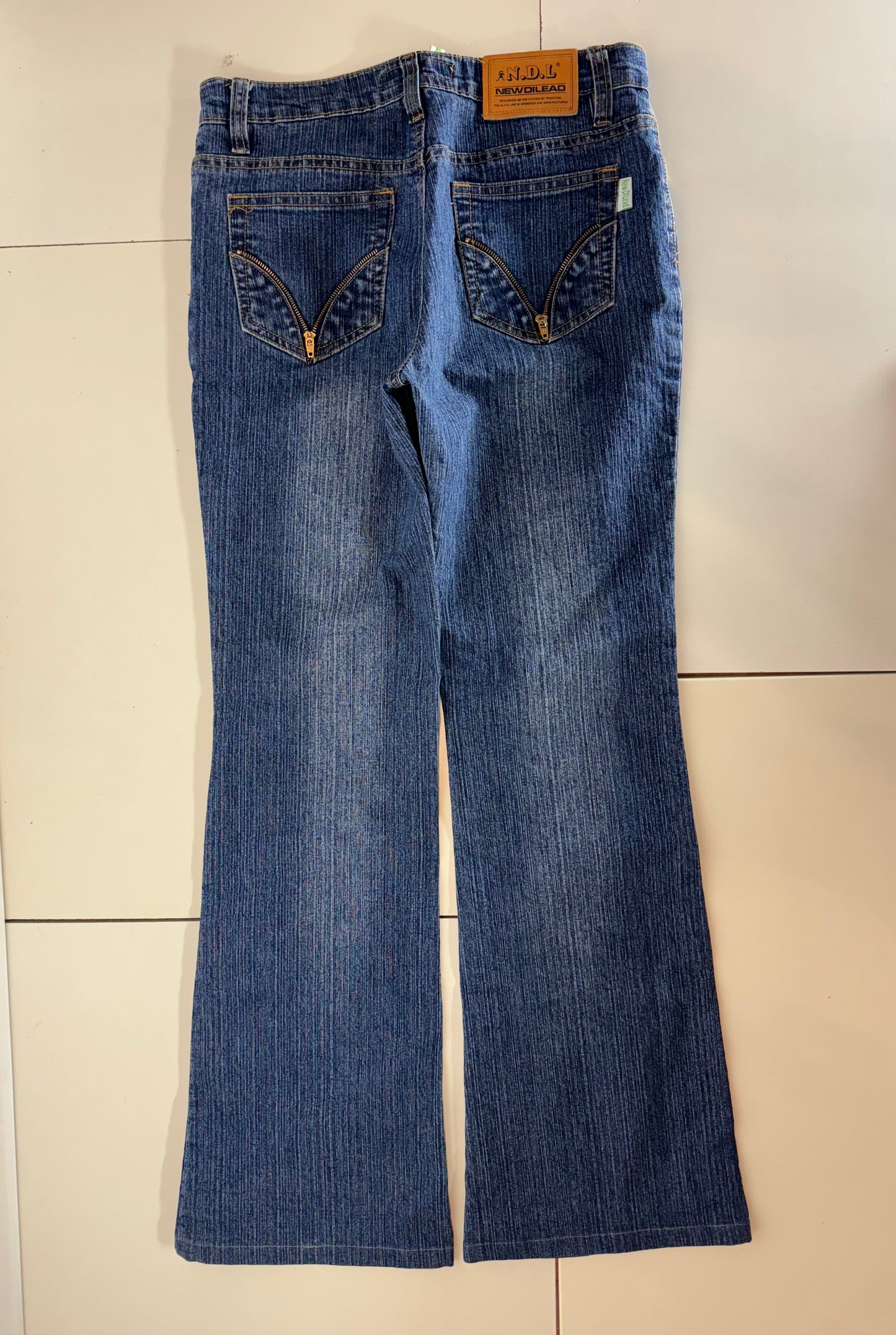 Utsvängda jeans–stl: XS