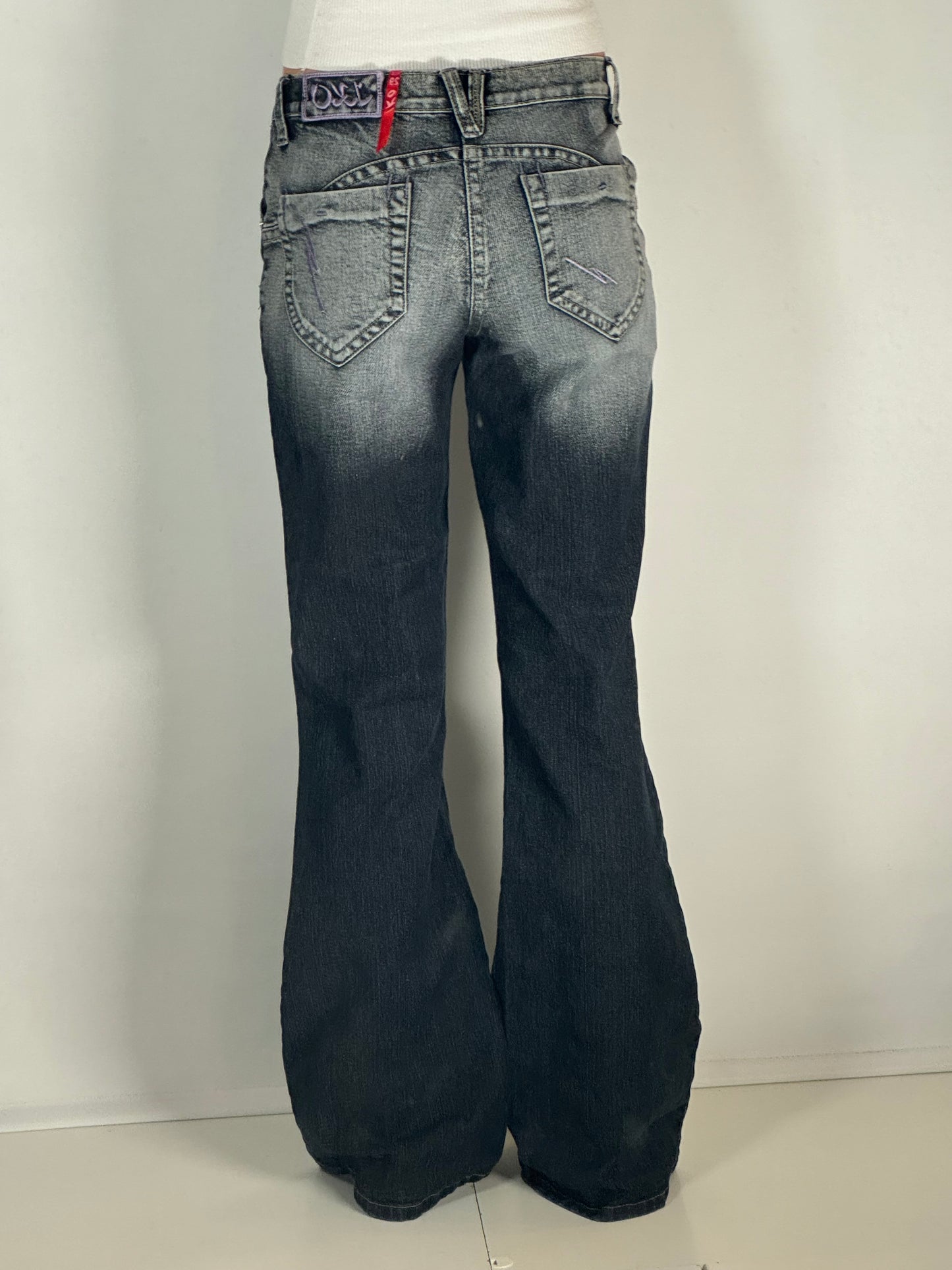 Utsvängda jeans stl: S