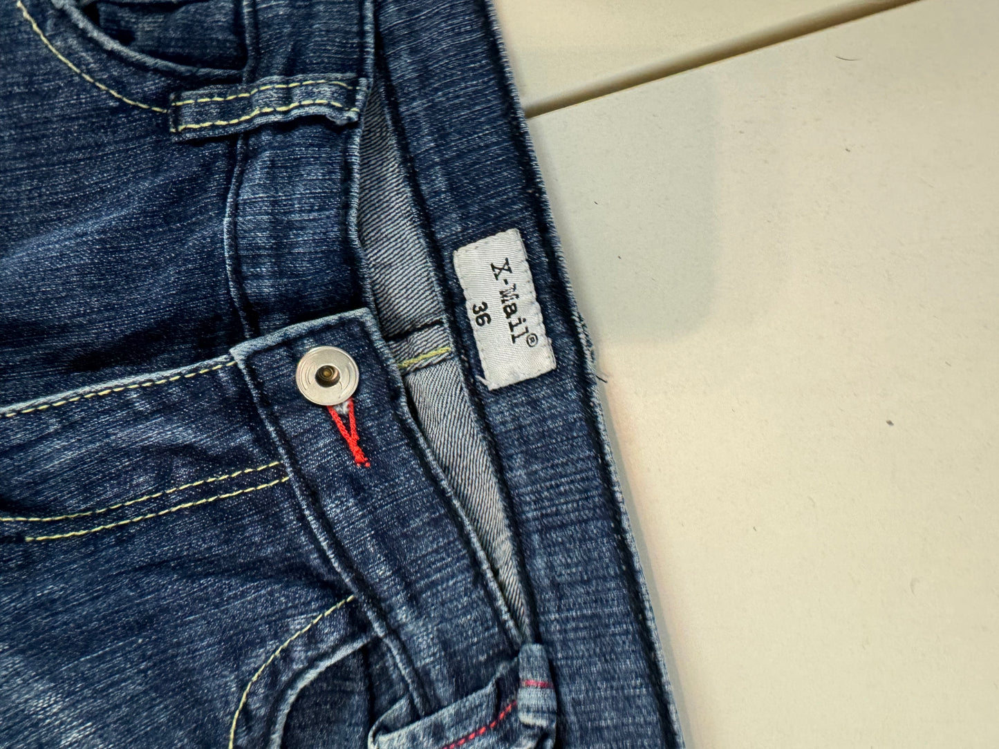 Utsvängda jeans stl: S