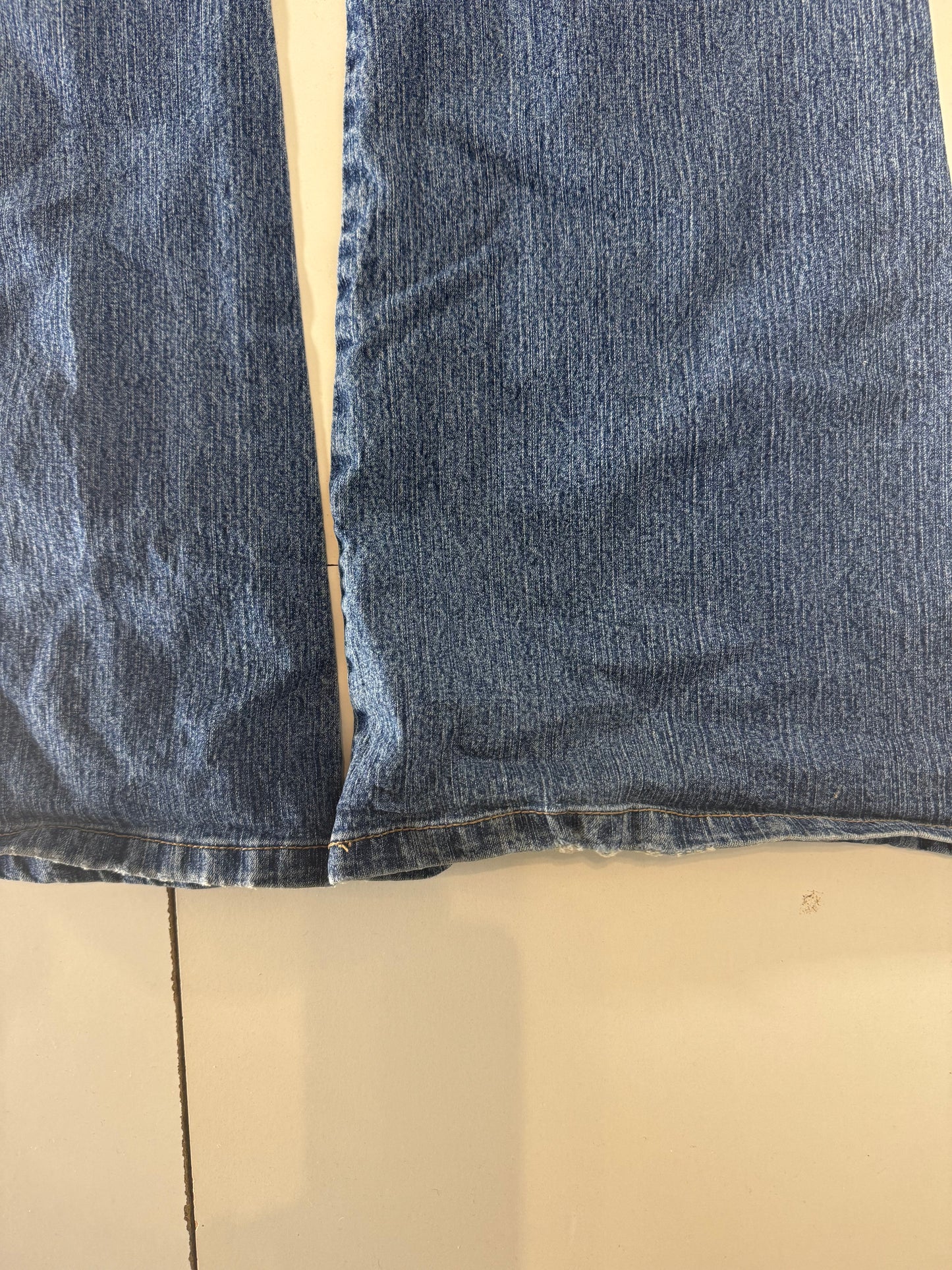 Utsvängda jeans stl: M