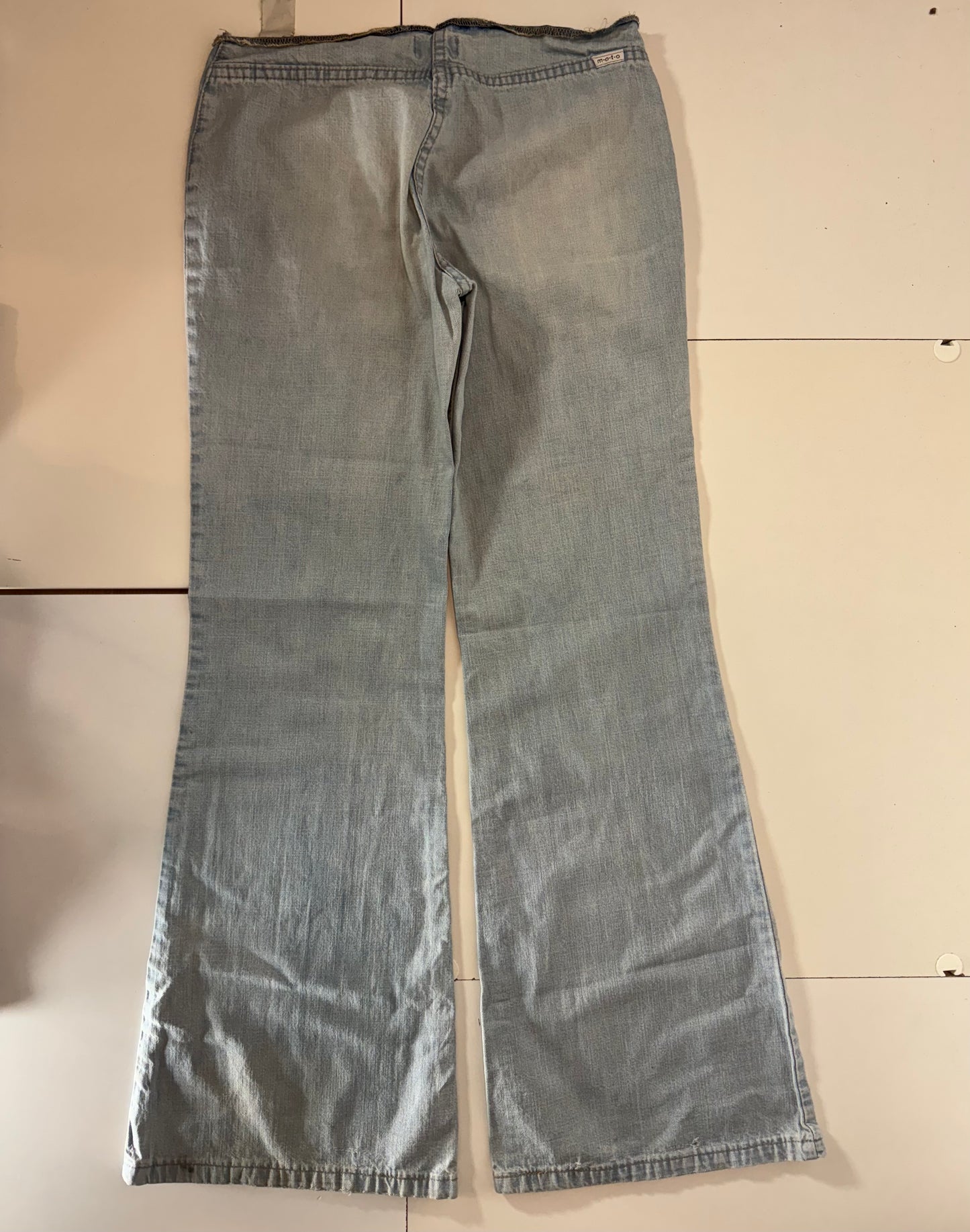Utsvängda jeans stl: S