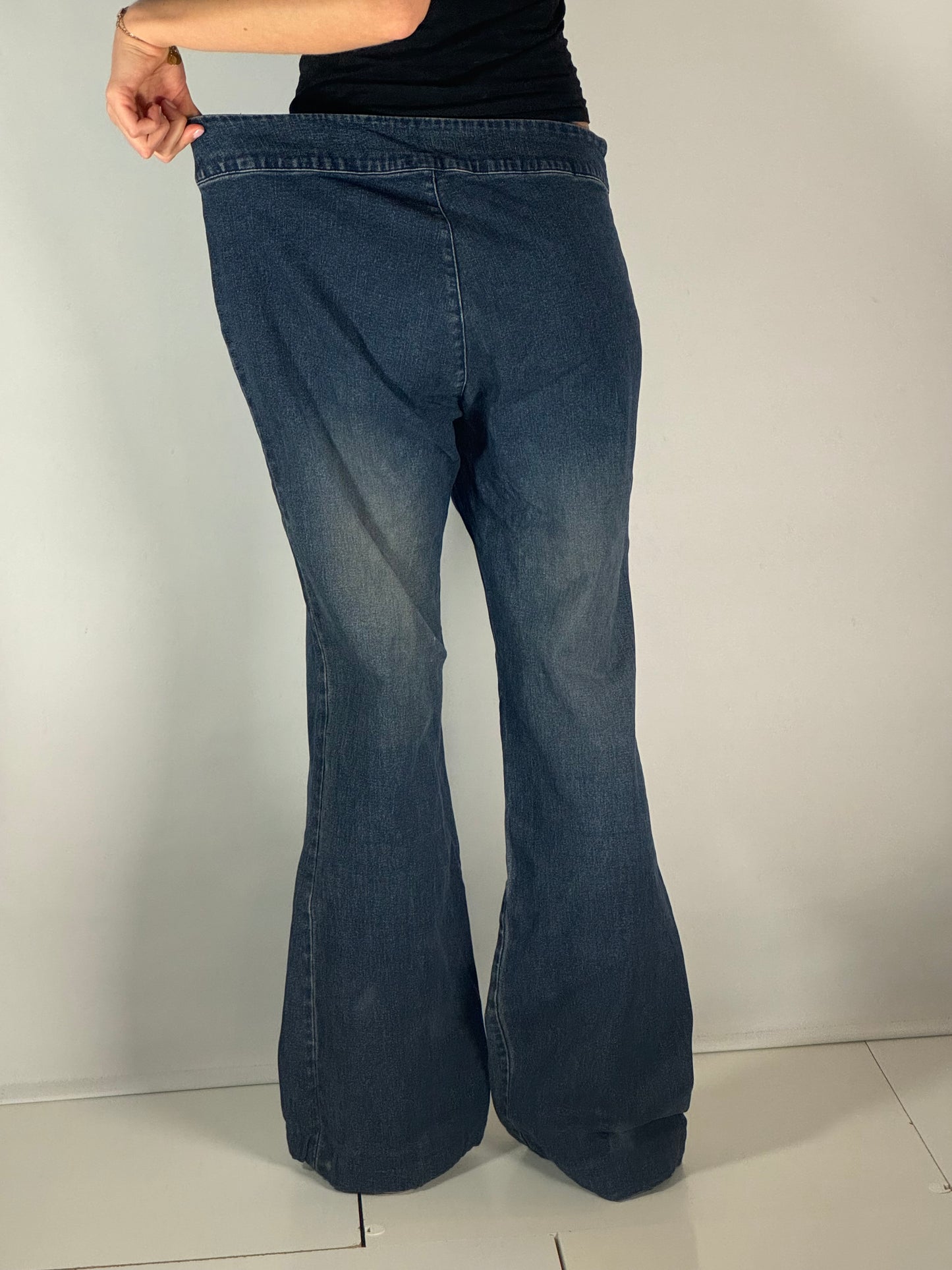 Utsvängda jeans stl: XL