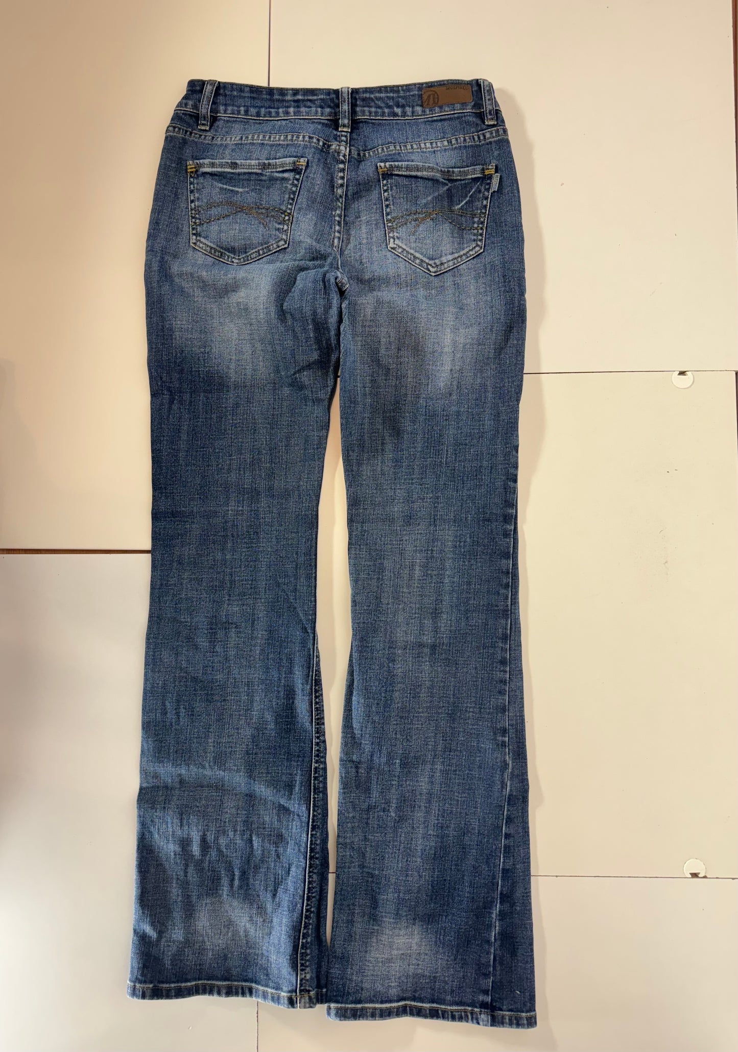 Utsvängda jeans–stl: S
