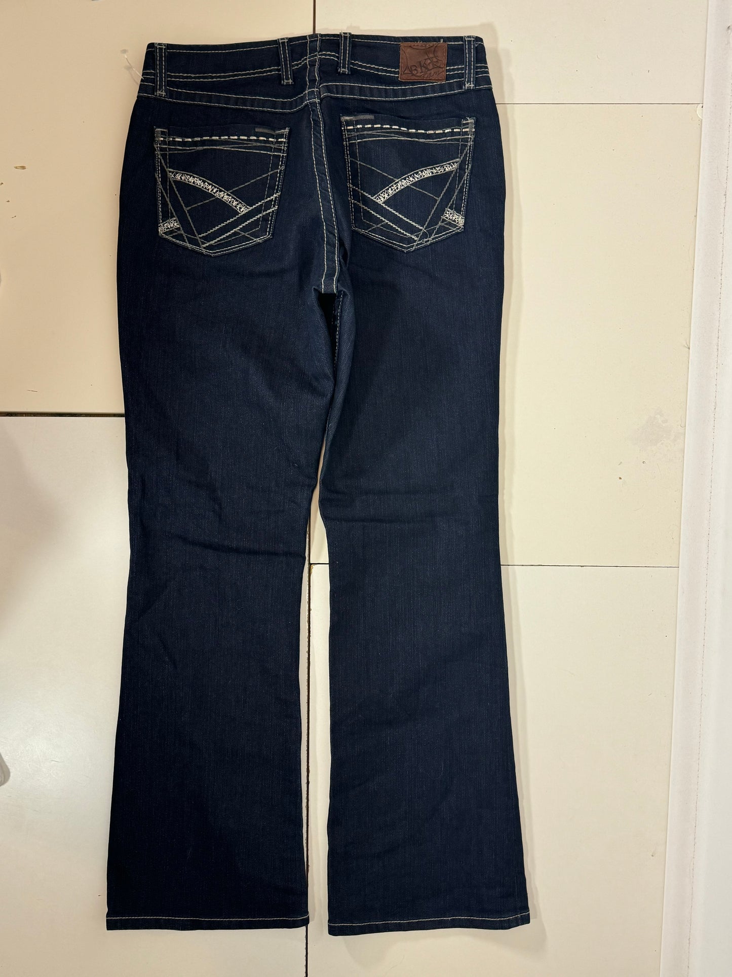 Utsvängda jeans stl: L