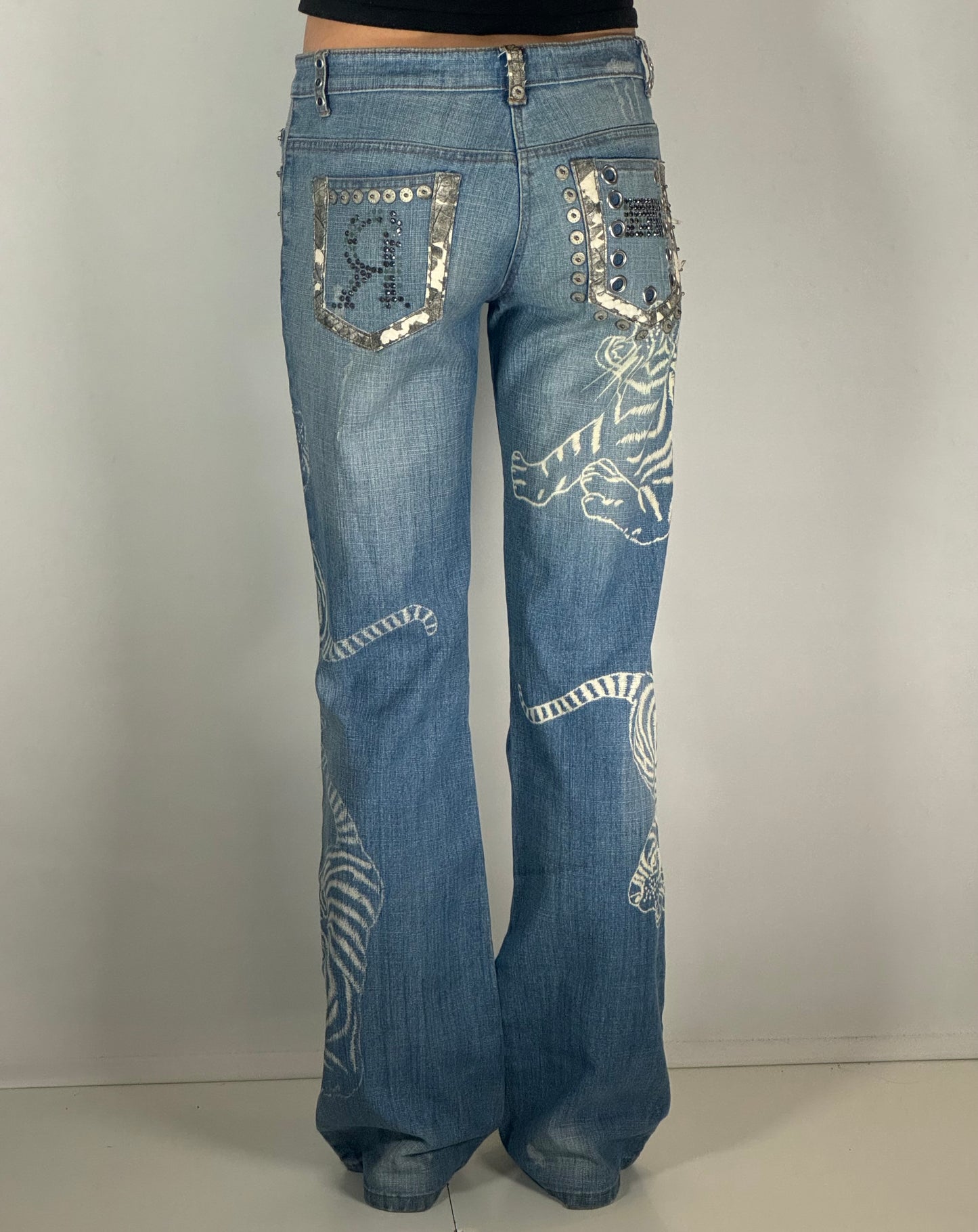 Utsvängda jeans stl: S
