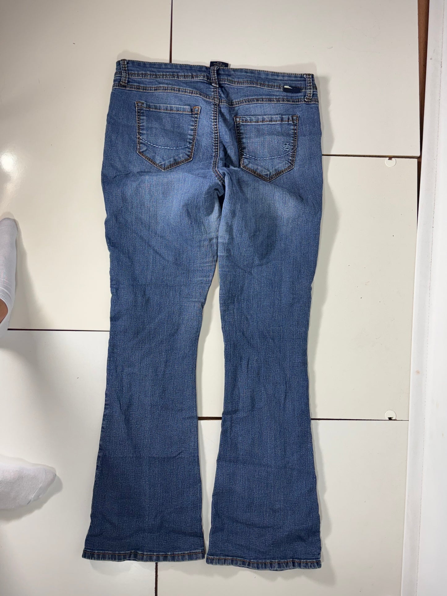 Utsvängda jeans stl: L