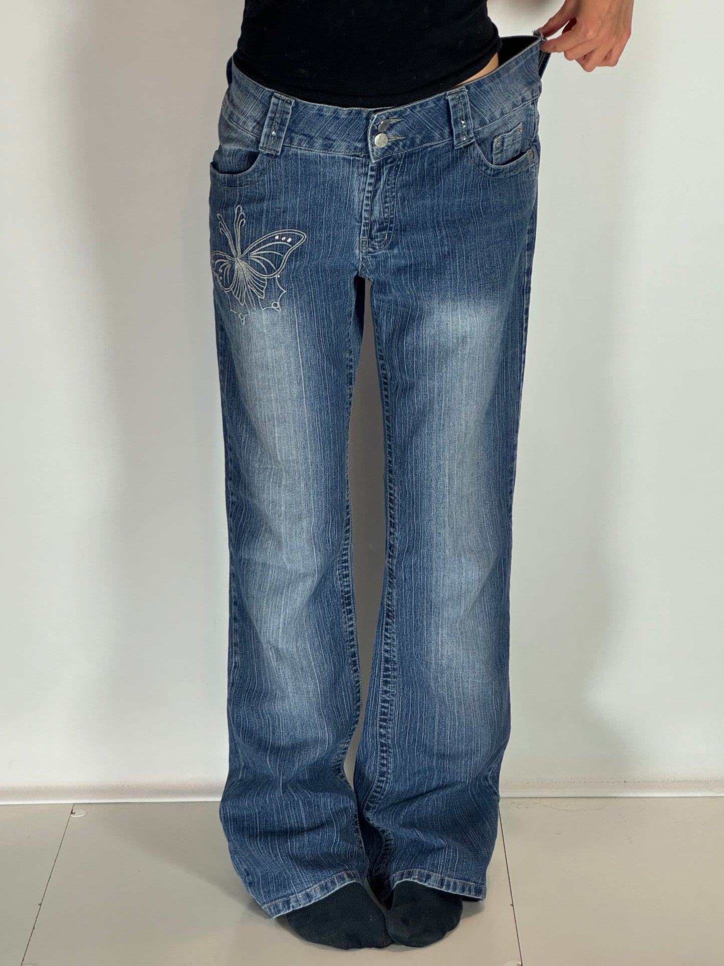Utsvängda jeans stl: L