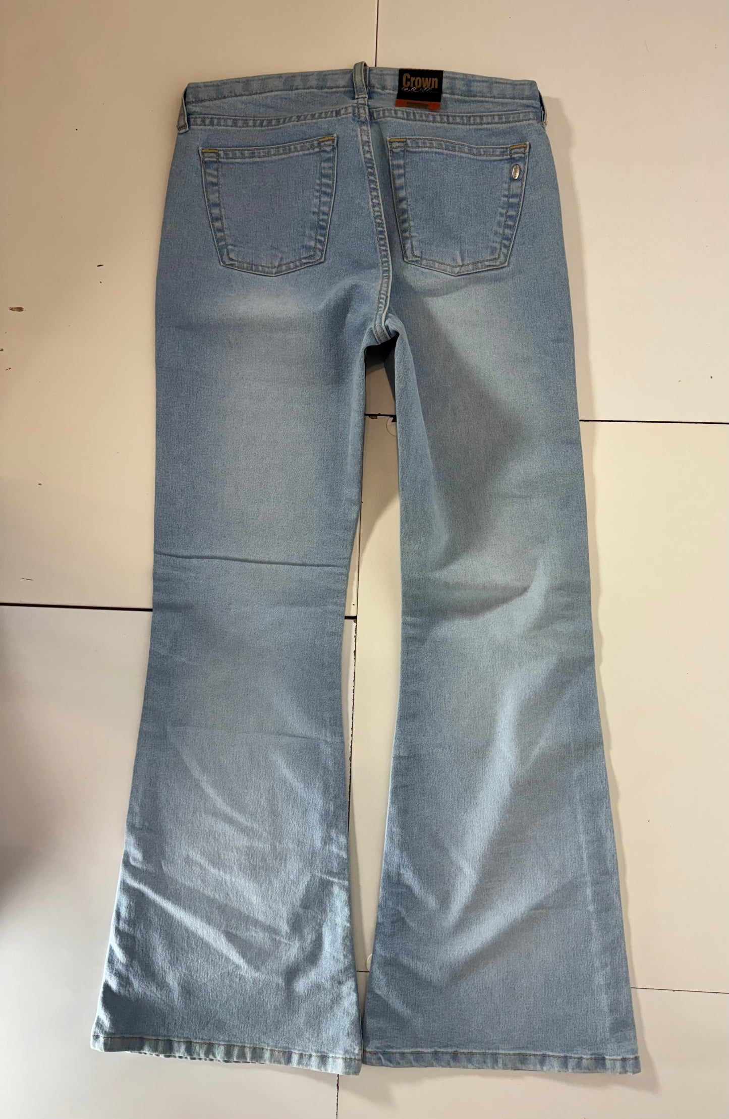 Utsvängda jeans stl: S