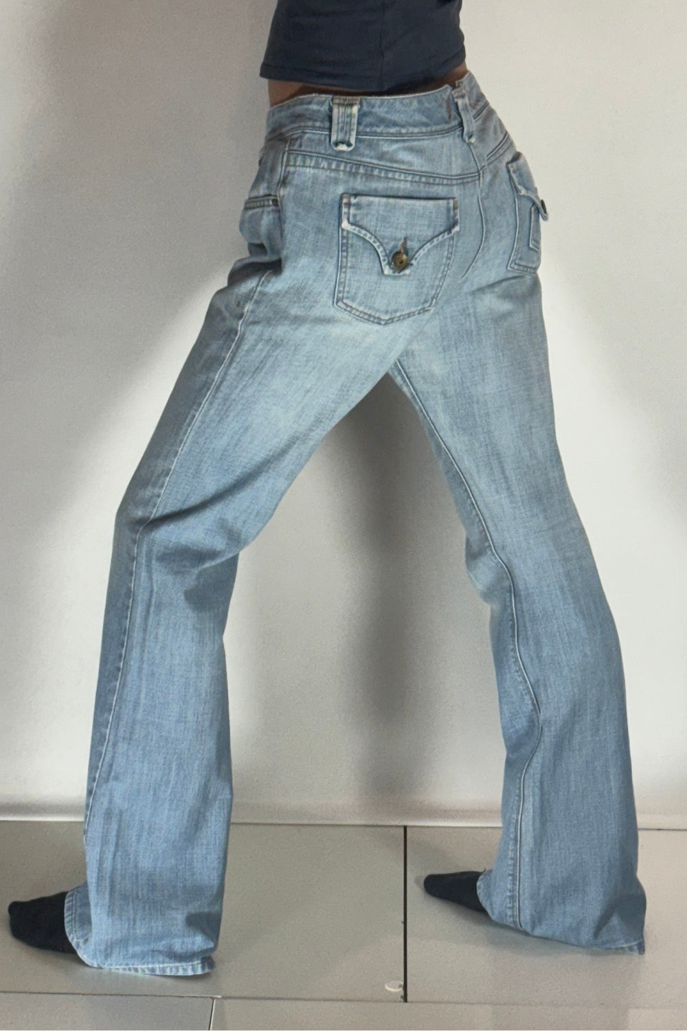 Utsvängda jeans–stl: M