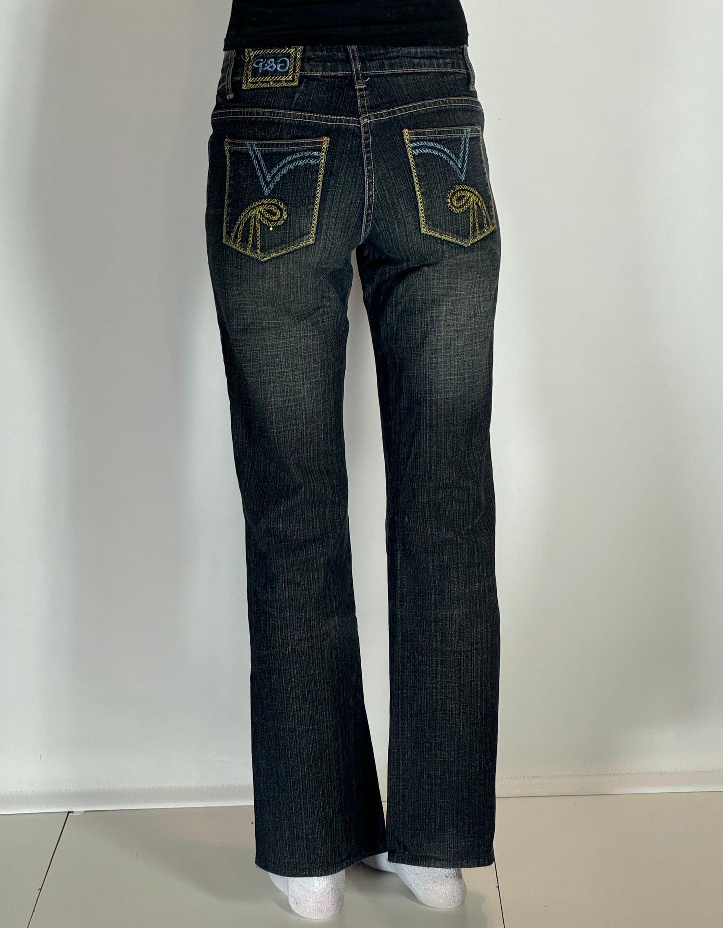 Utvsvängda jeans stl: XS