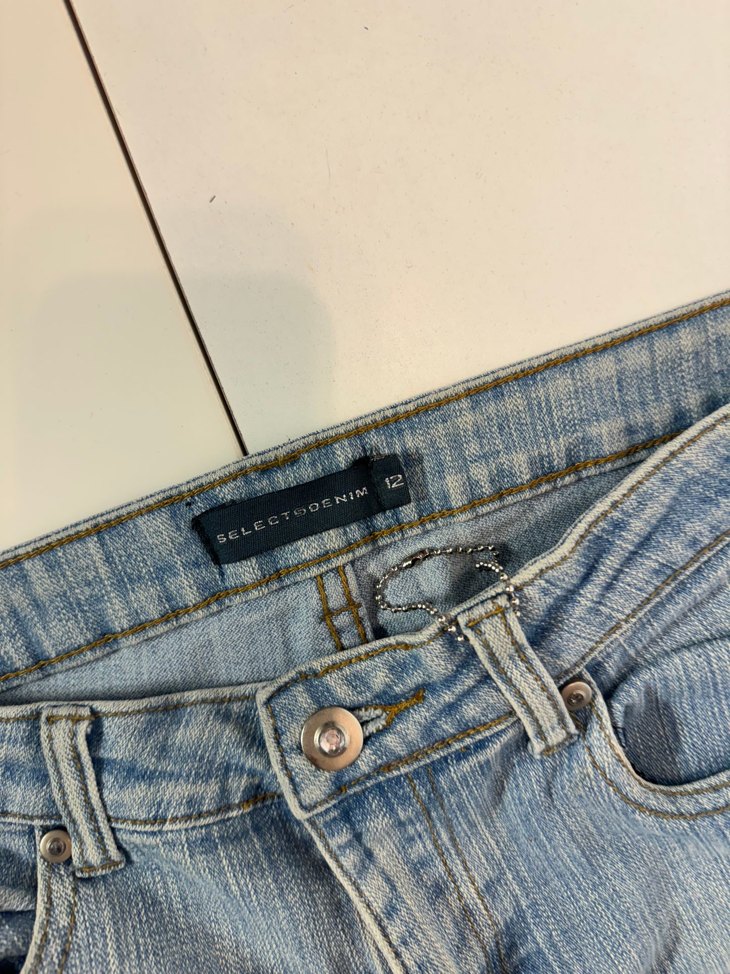 Utsvängda jeans–stl: S