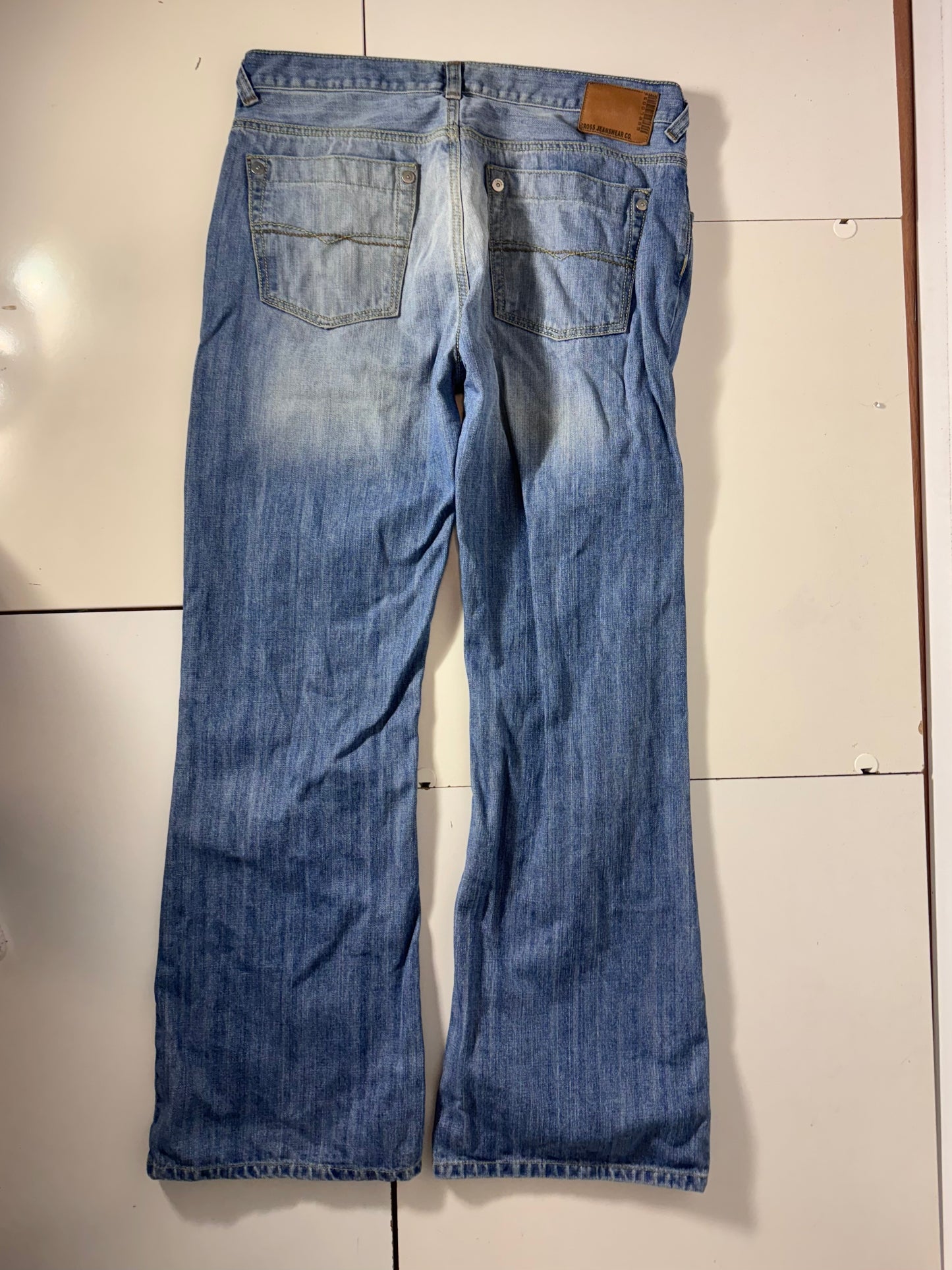 Utsvängda jeans stl: L