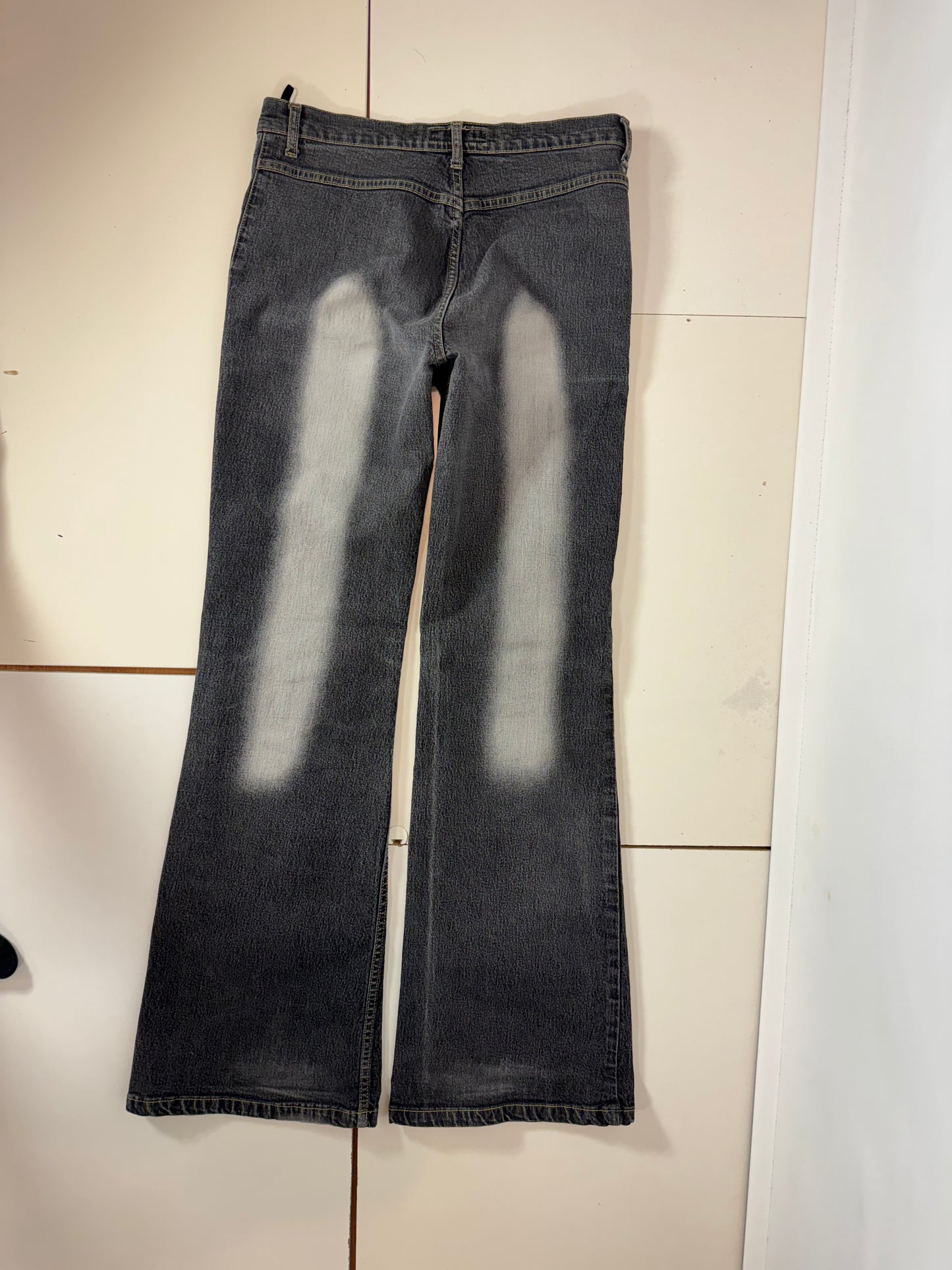 Utsvängda jeans stl: S