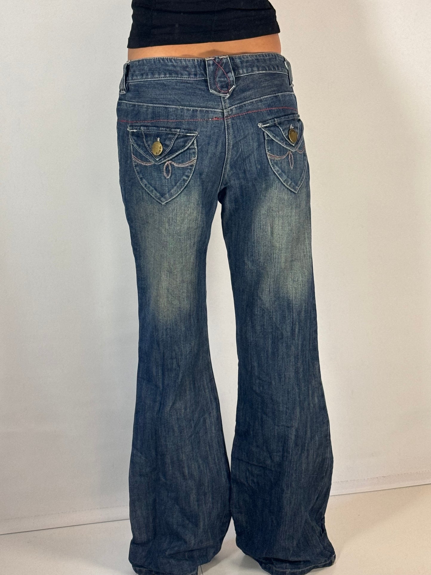 Utsvängda jeans stl: S