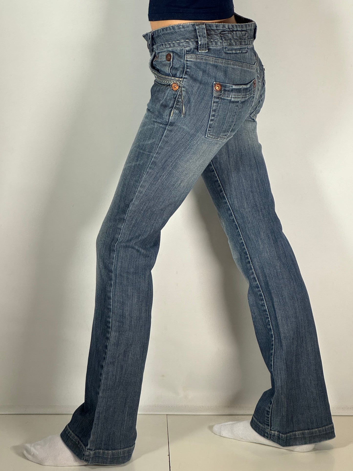 Utsvängda jeans stl: S